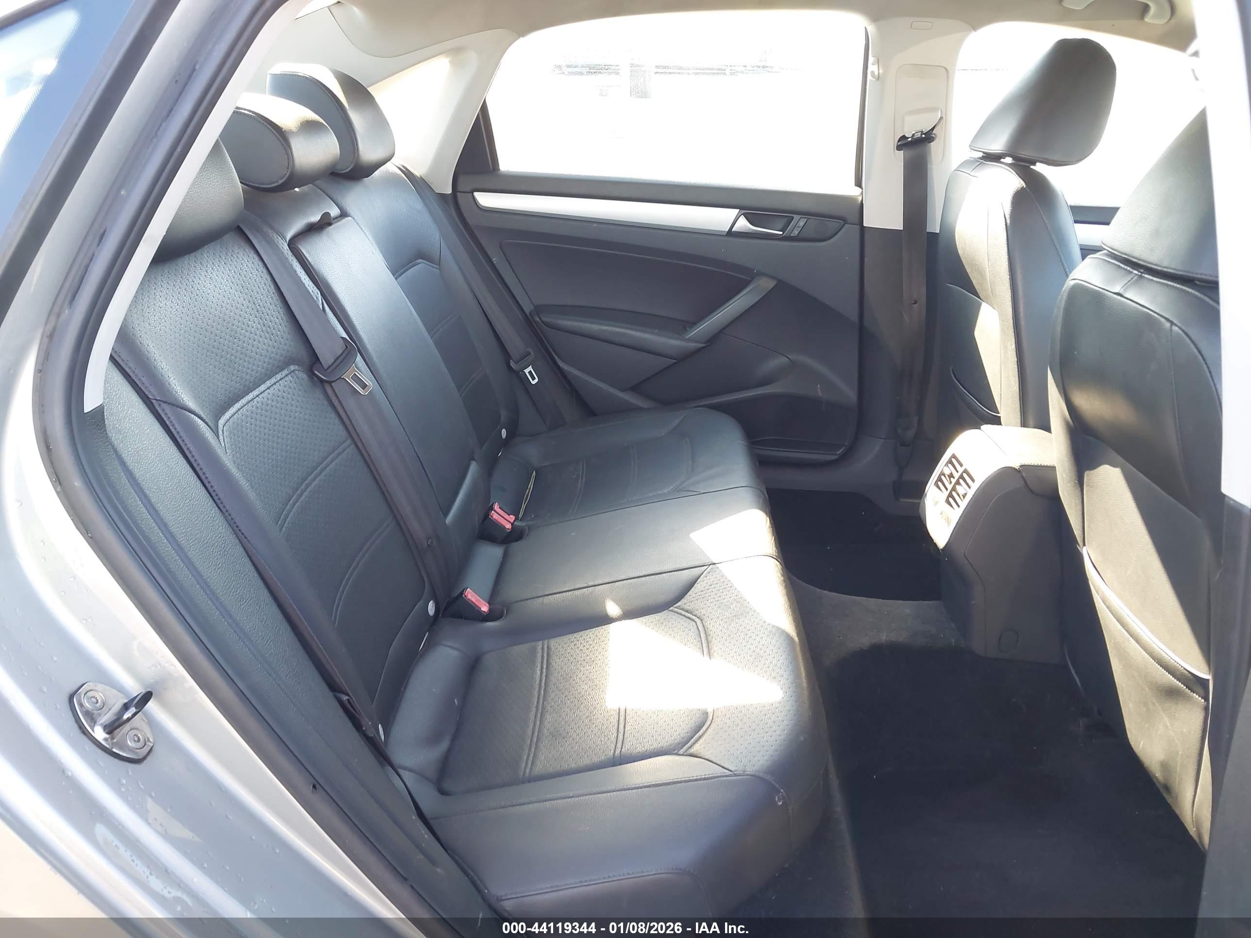 VOLKSWAGEN PASSAT image 8