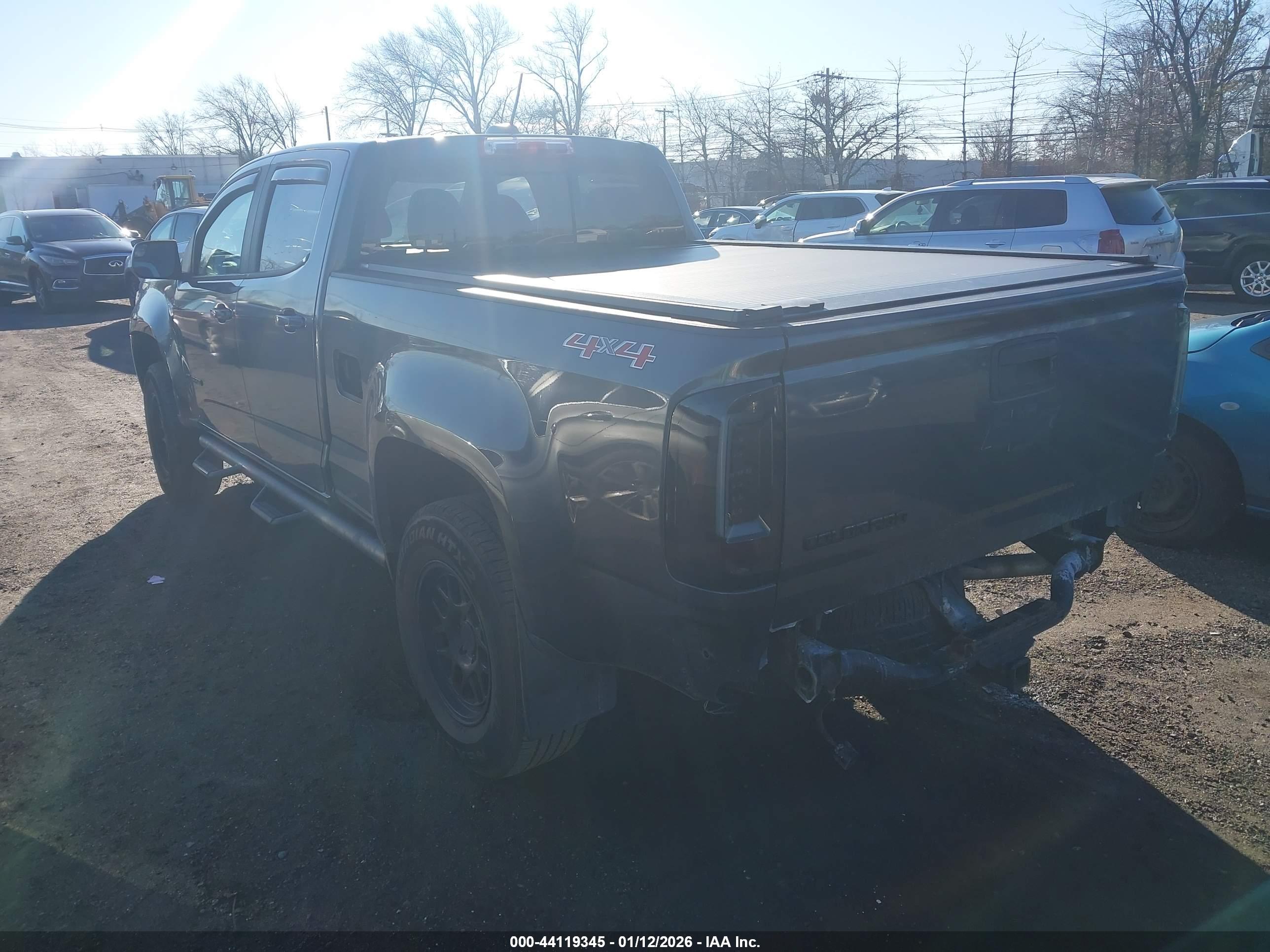 CHEVROLET COLORADO image 3