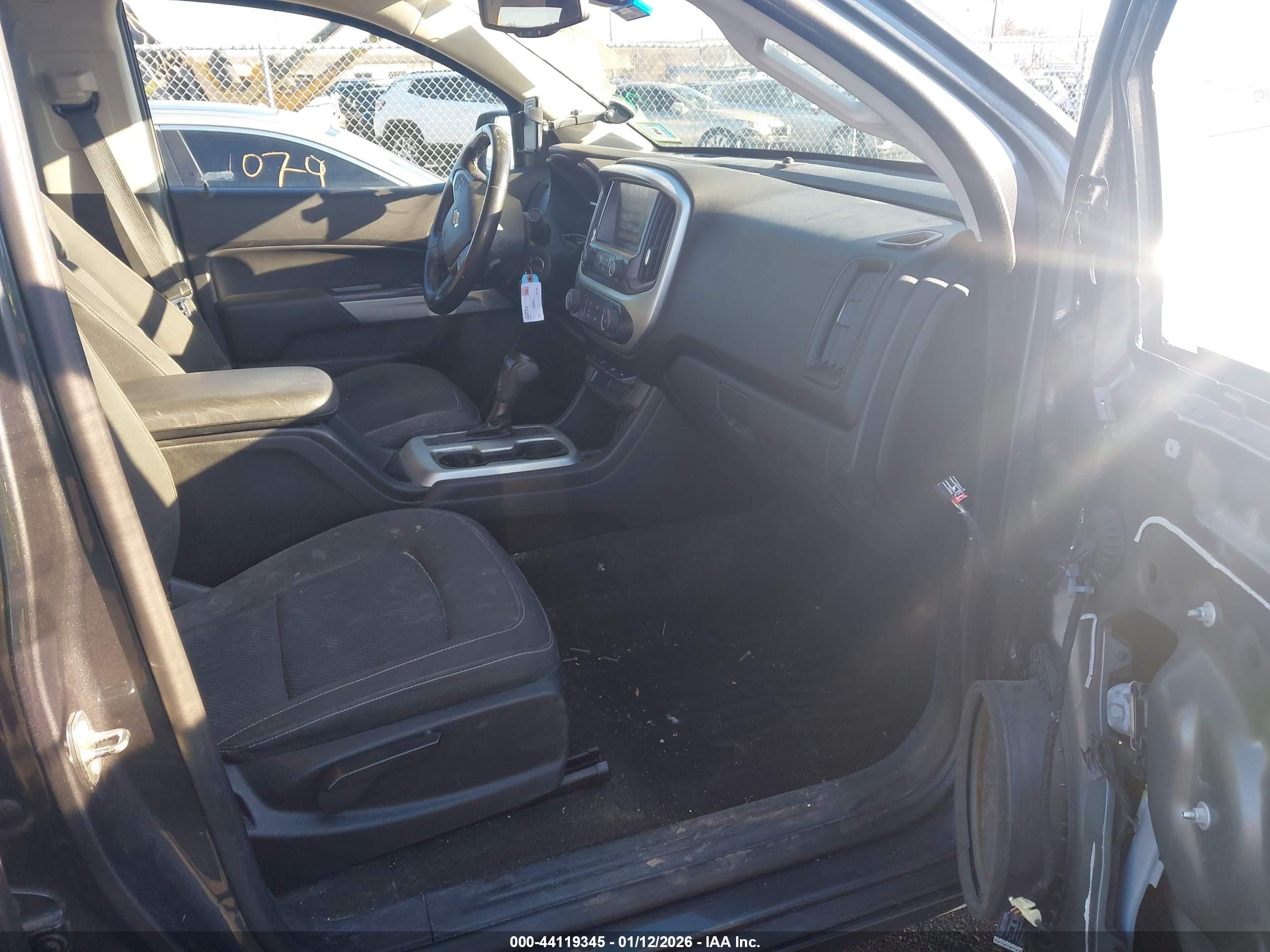 CHEVROLET COLORADO image 5