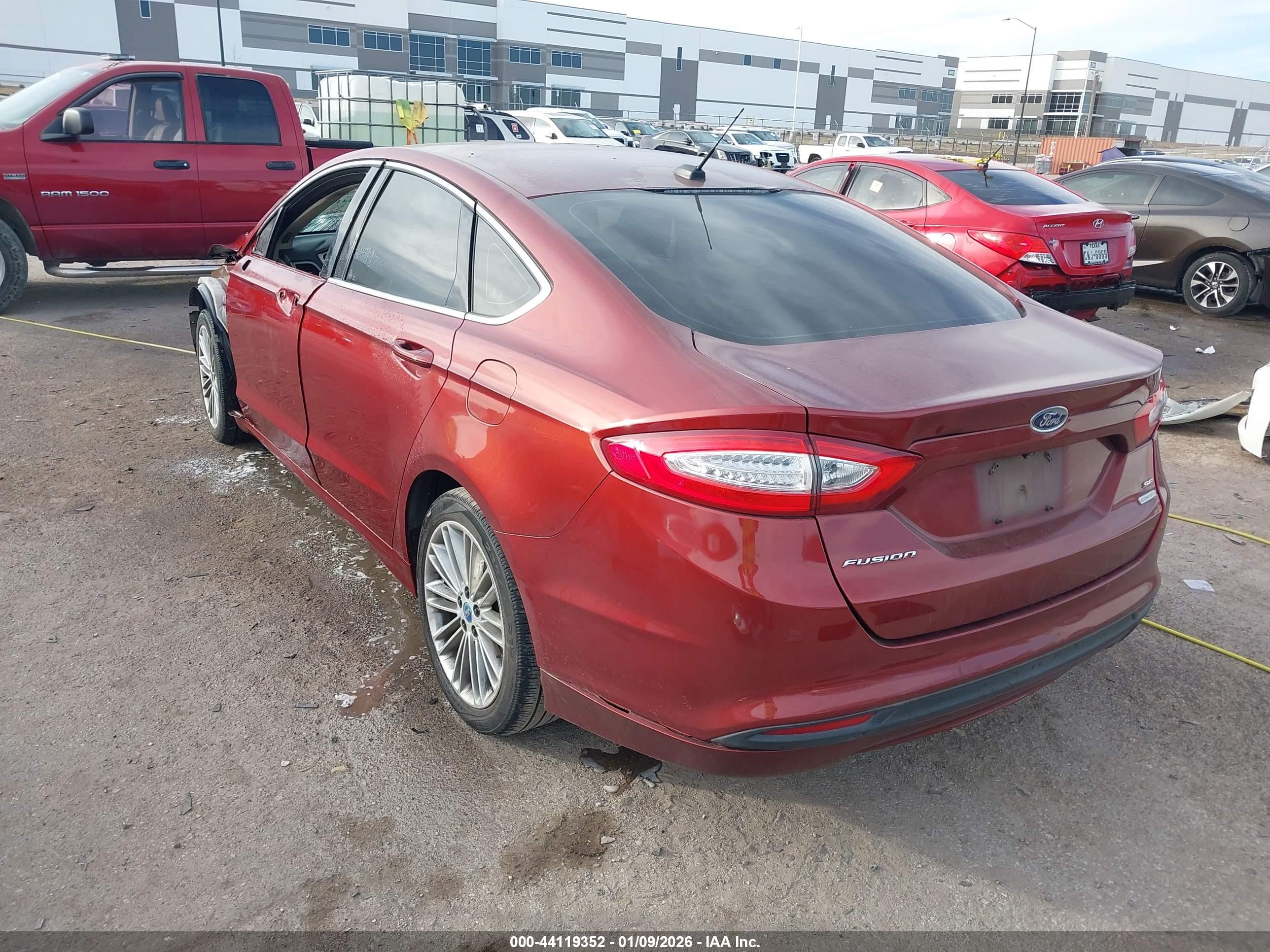 FORD FUSION image 3