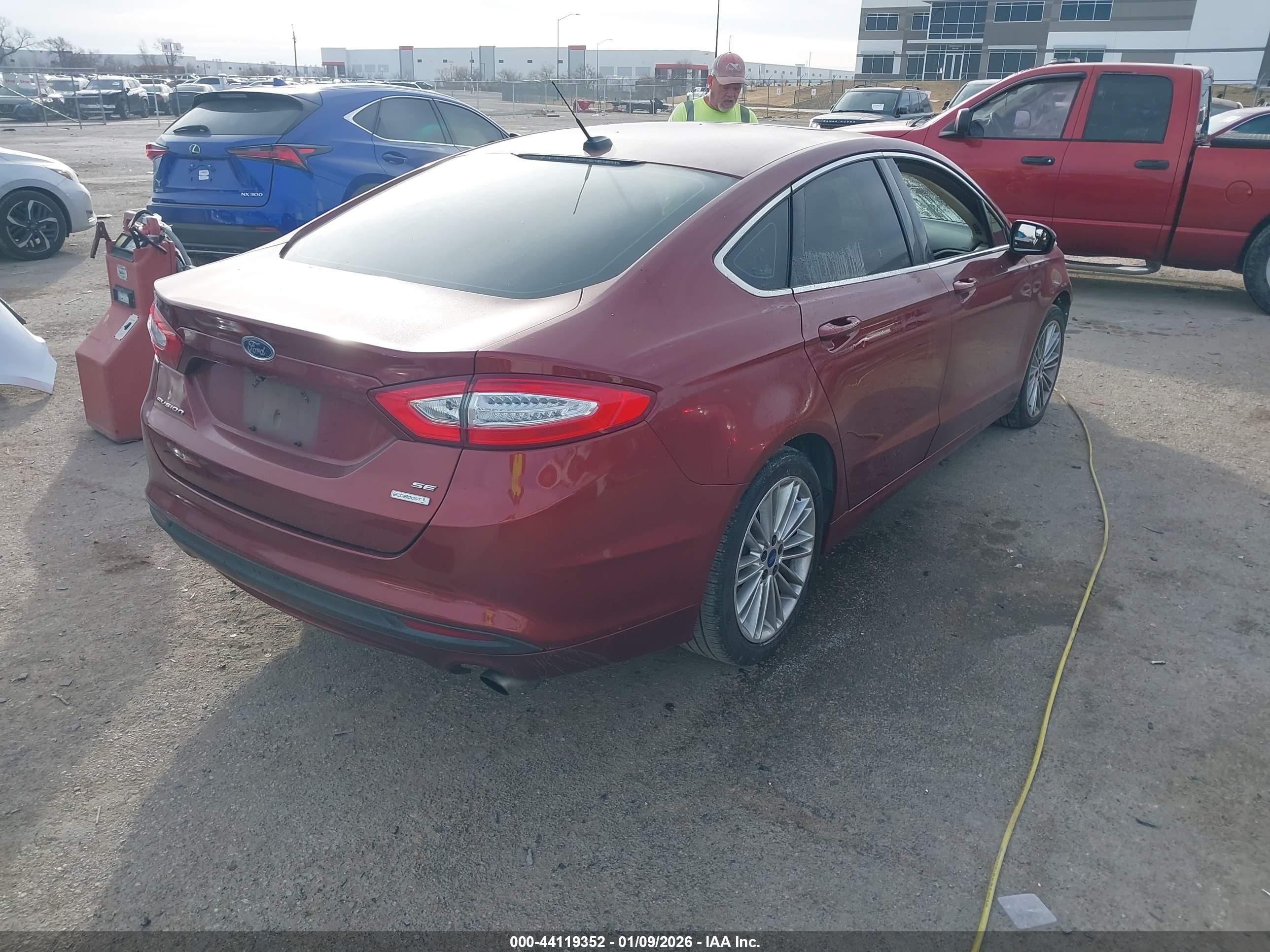 FORD FUSION image 4