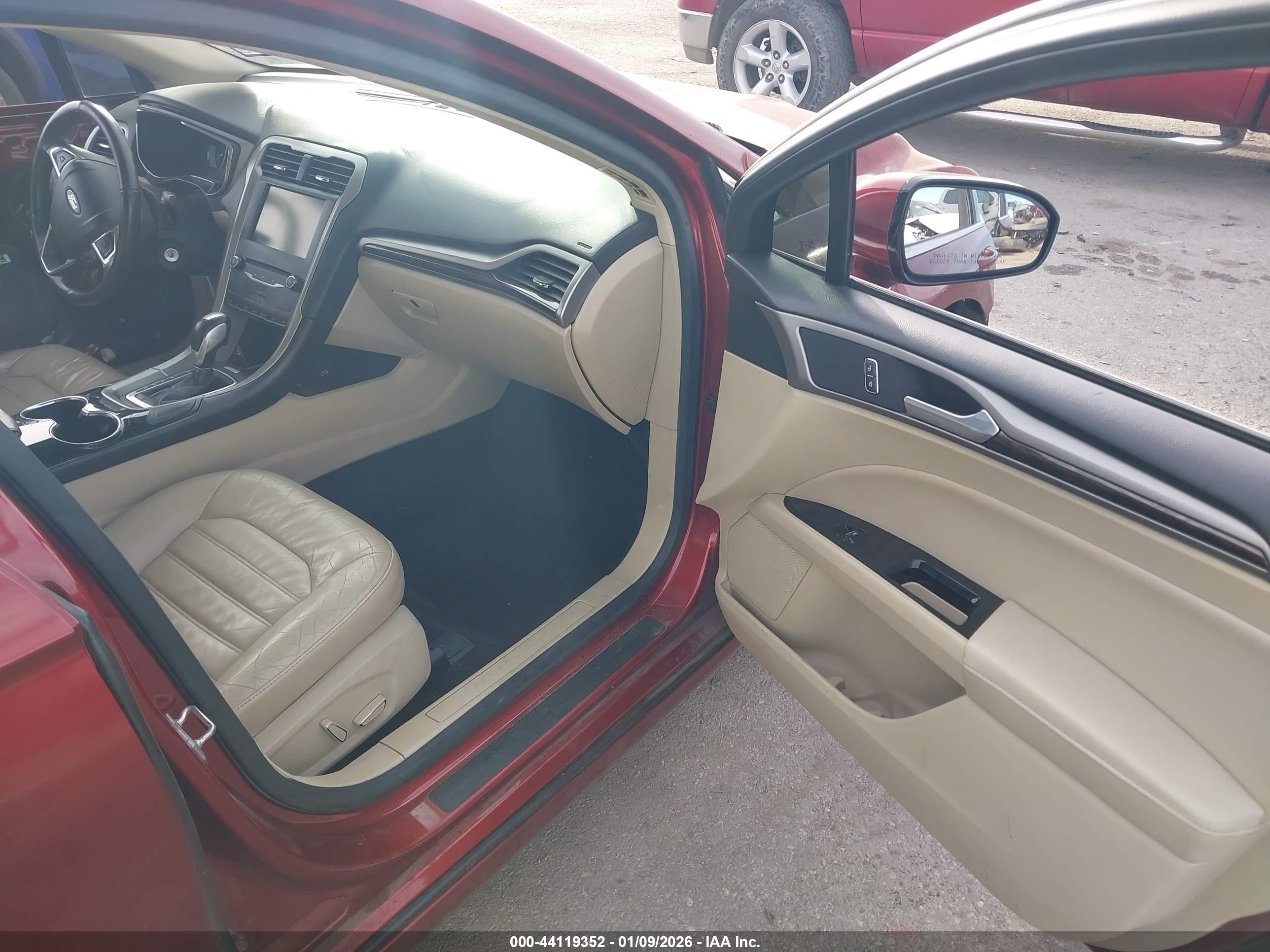 FORD FUSION image 5