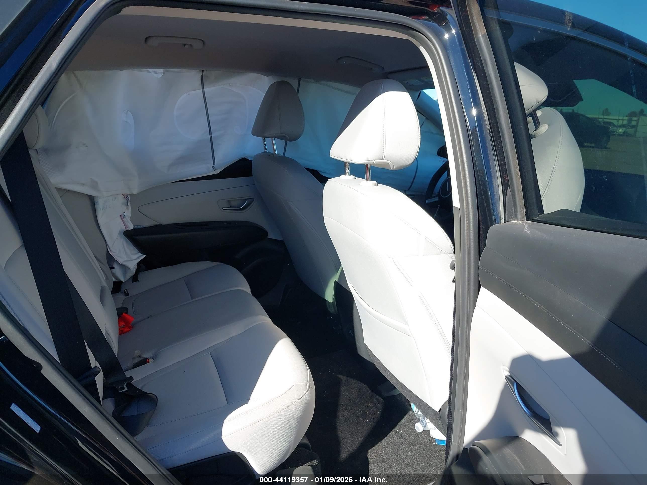 HYUNDAI TUCSON image 8
