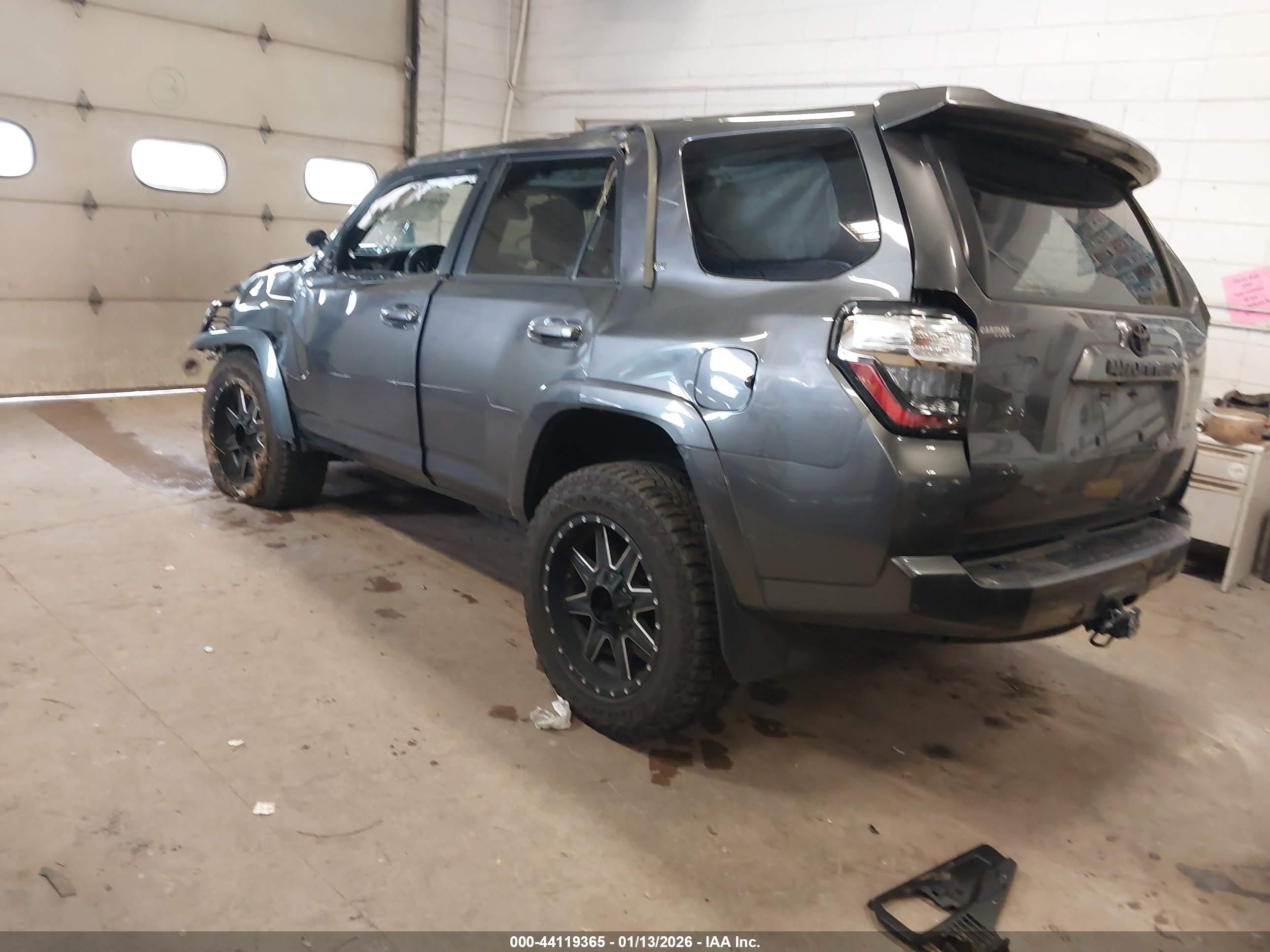 TOYOTA 4RUNNER image 3