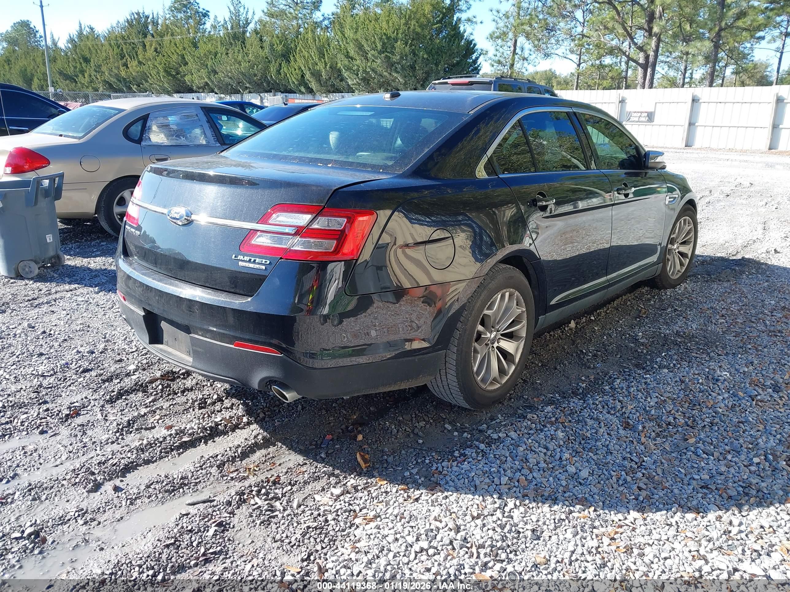 FORD TAURUS image 4
