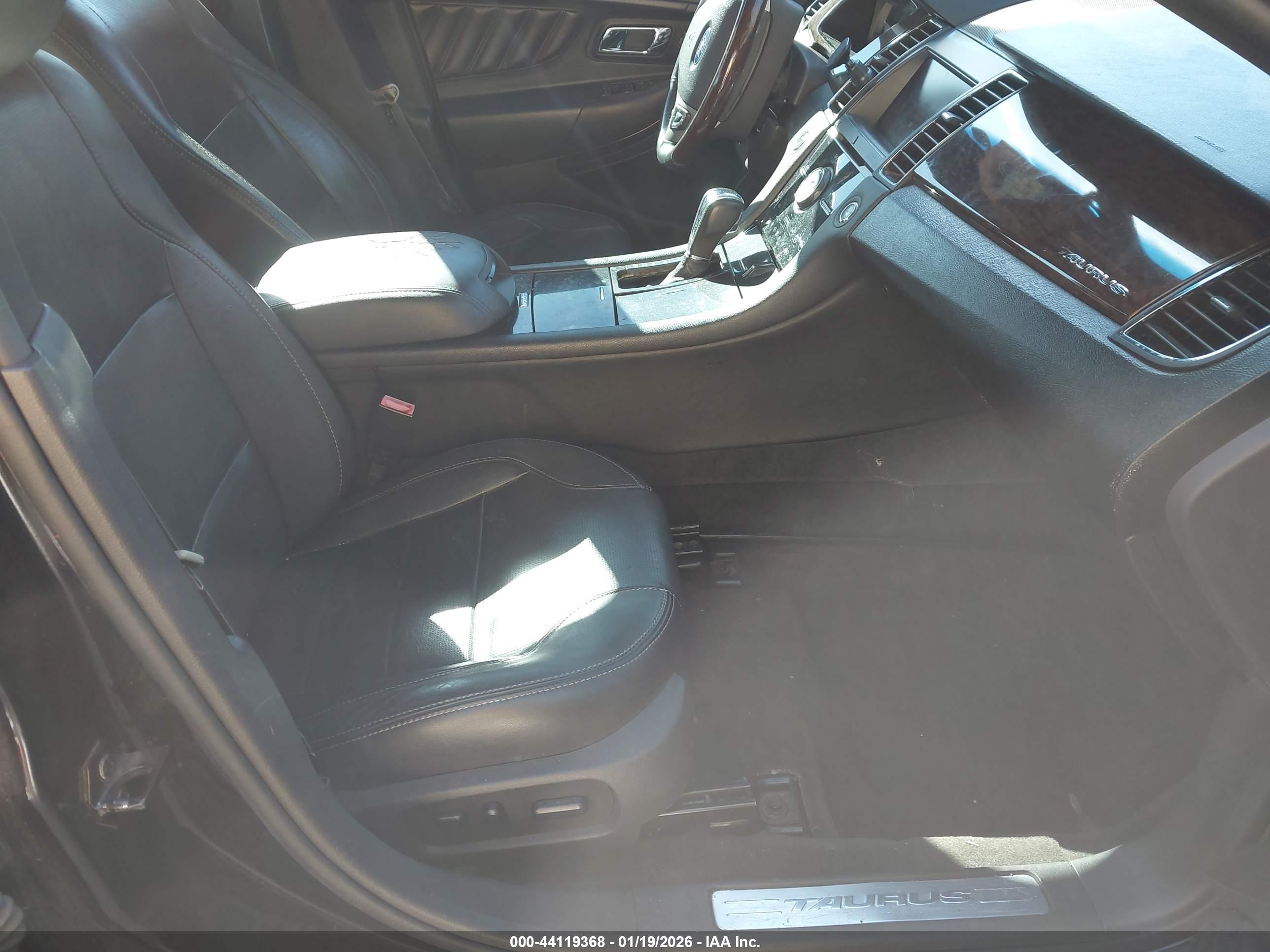 FORD TAURUS image 5