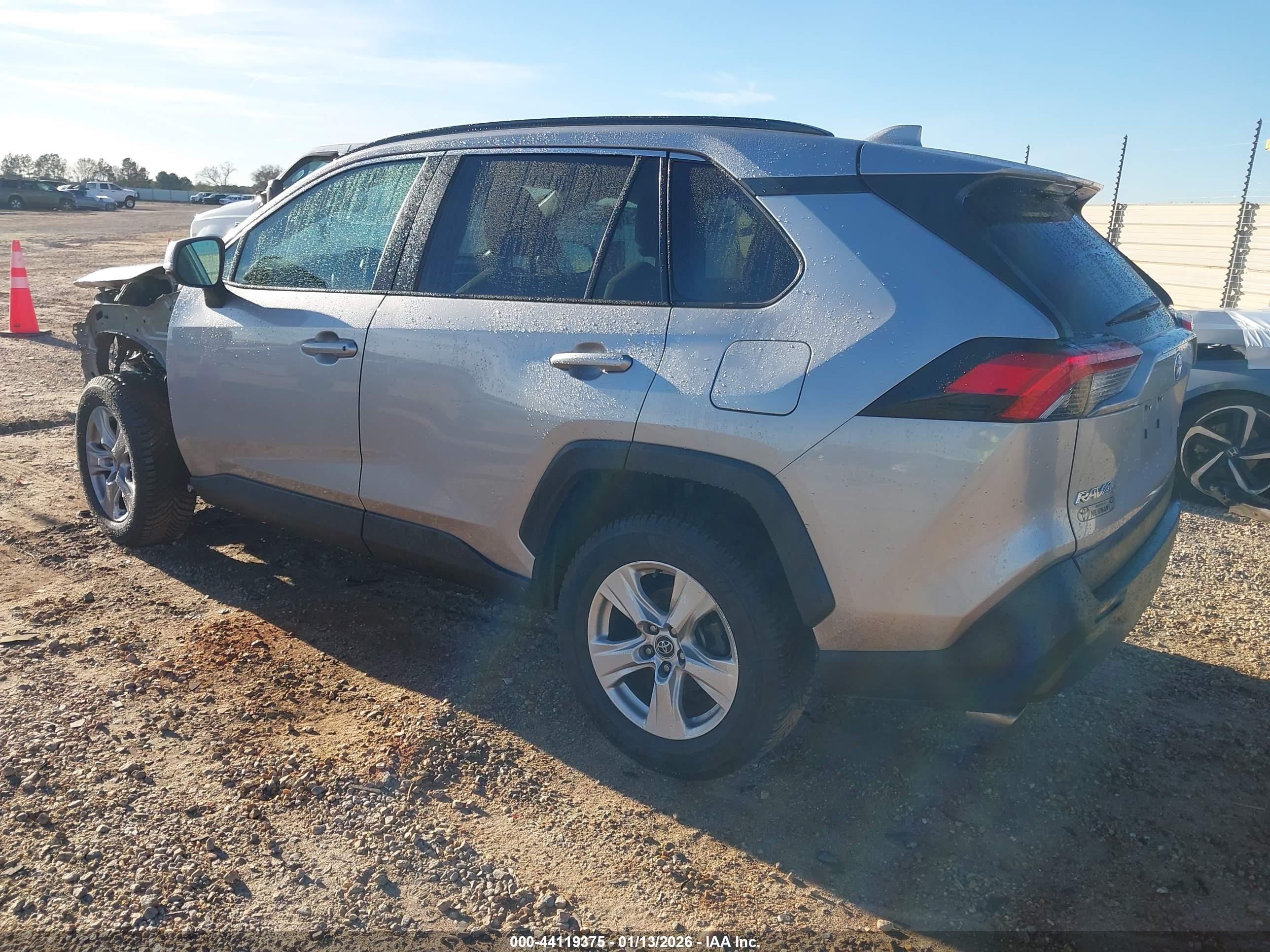 TOYOTA RAV4 image 3