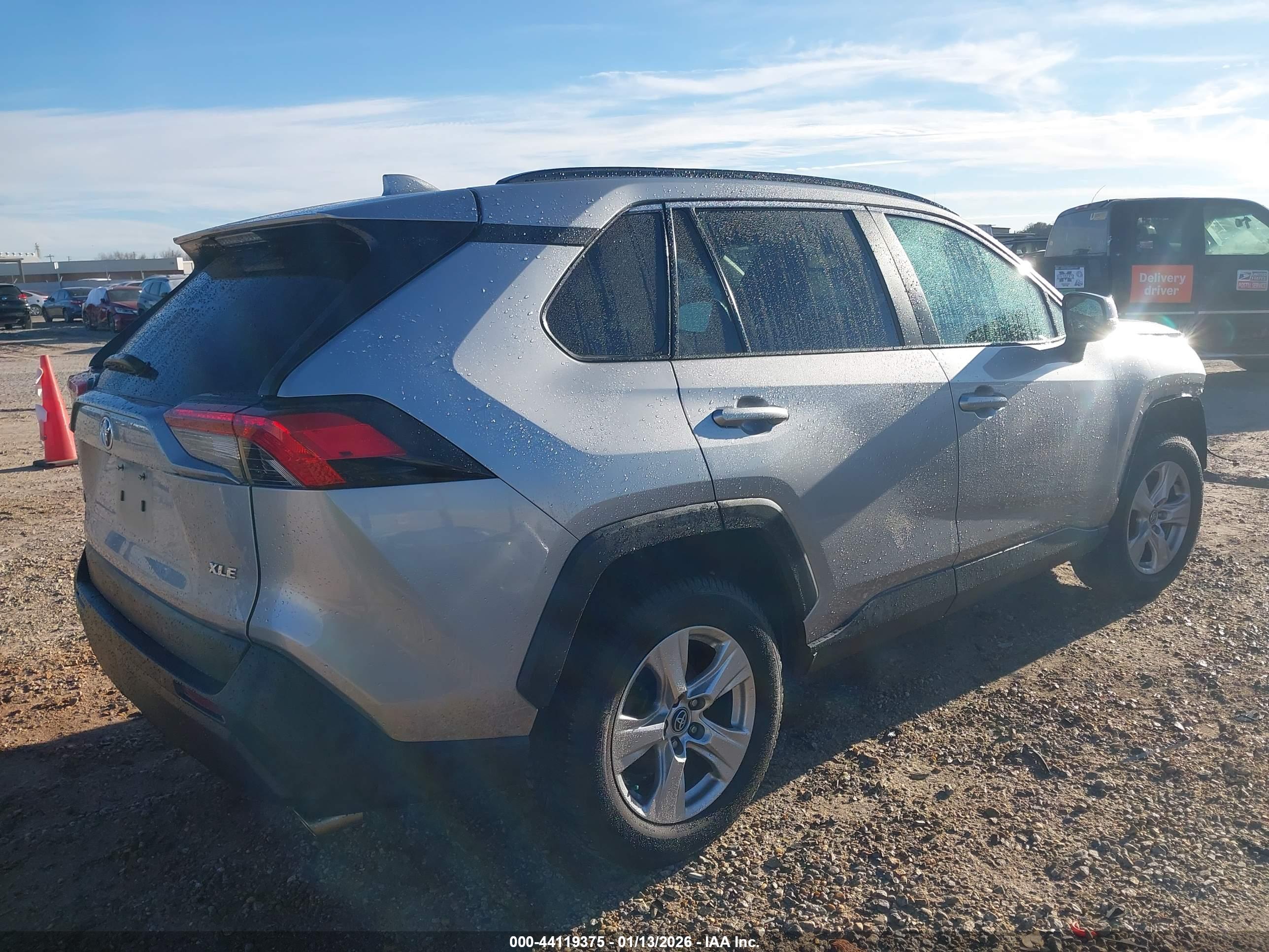 TOYOTA RAV4 image 4