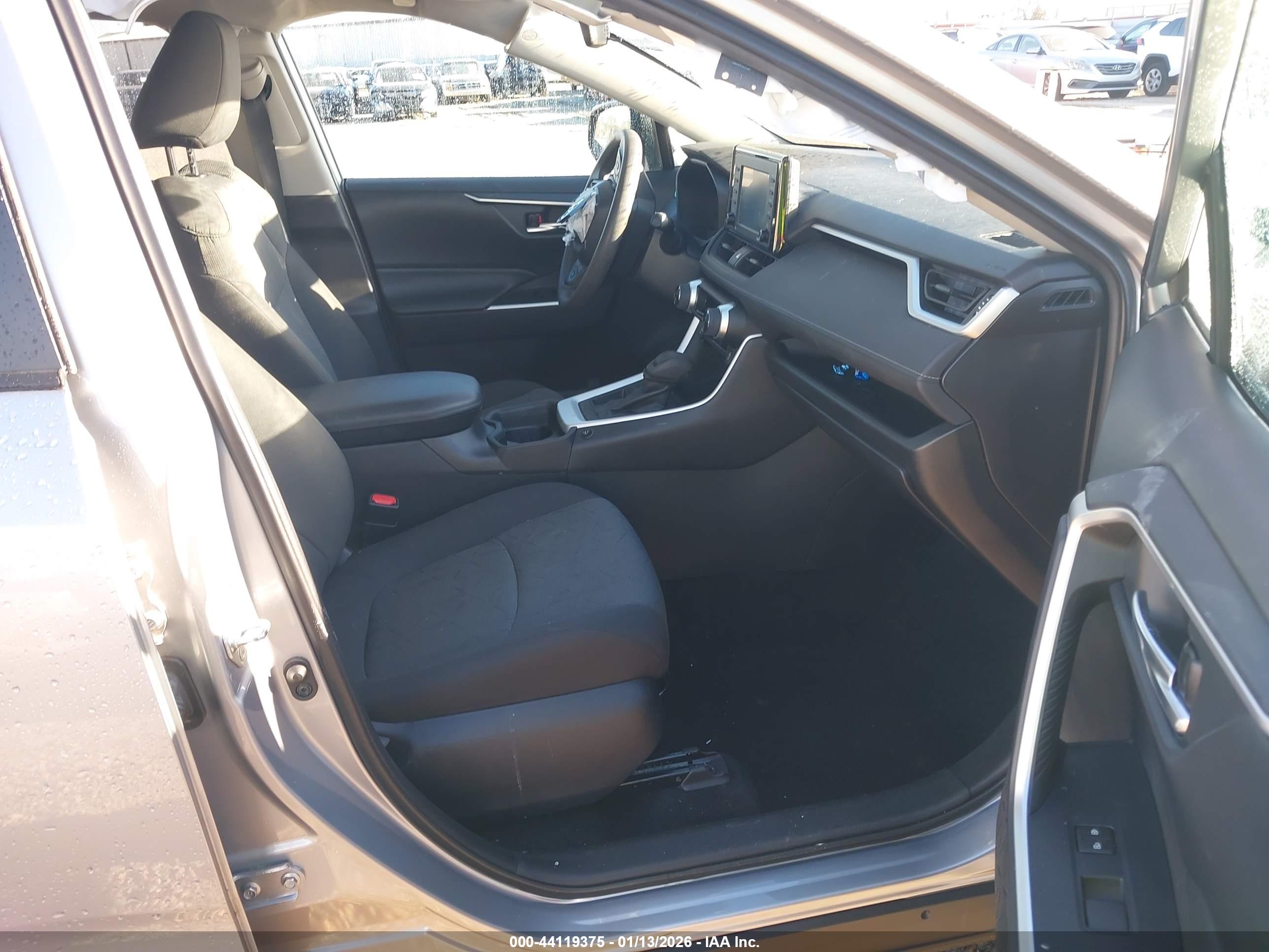 TOYOTA RAV4 image 5