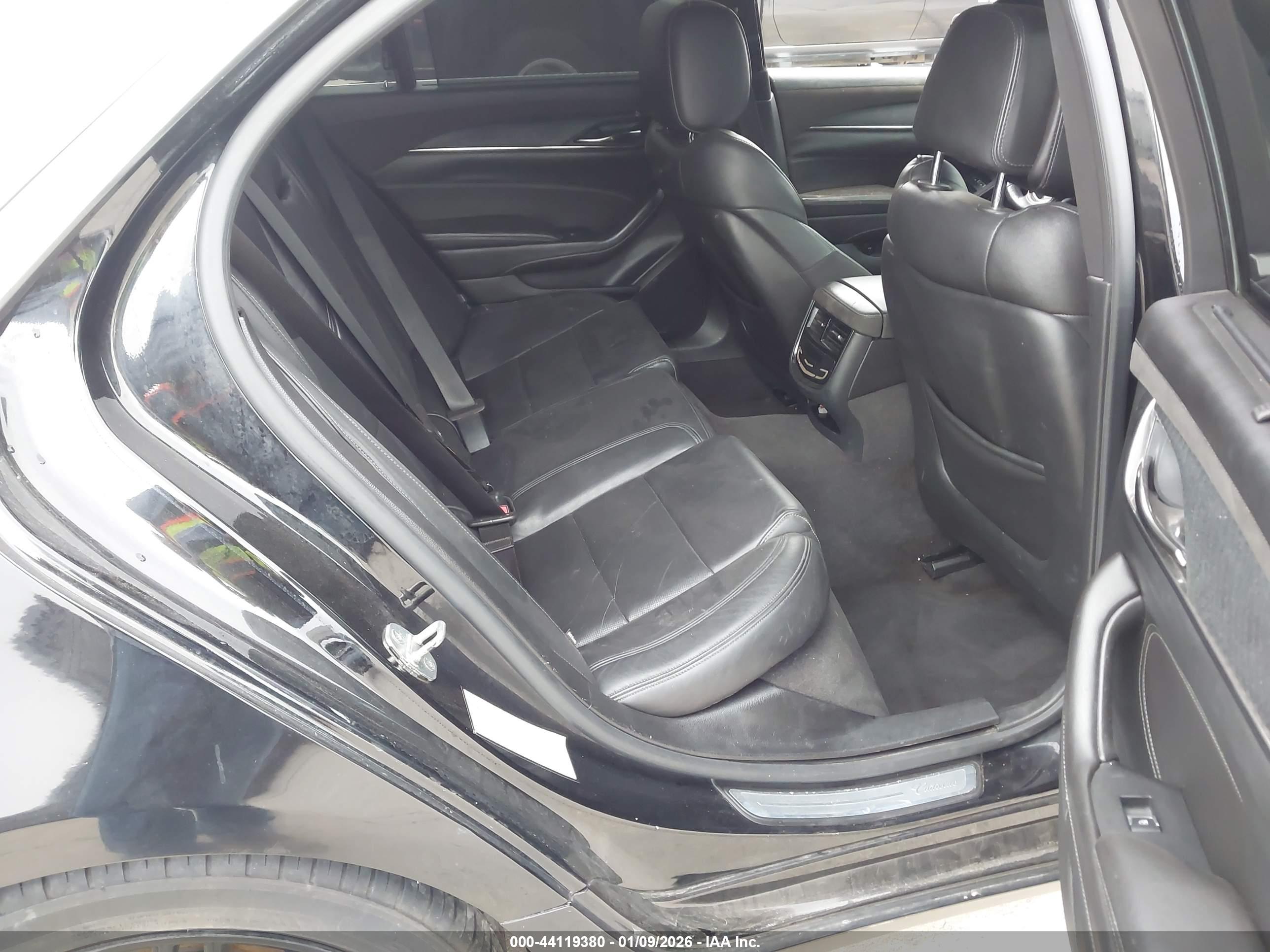 CADILLAC CTS image 8