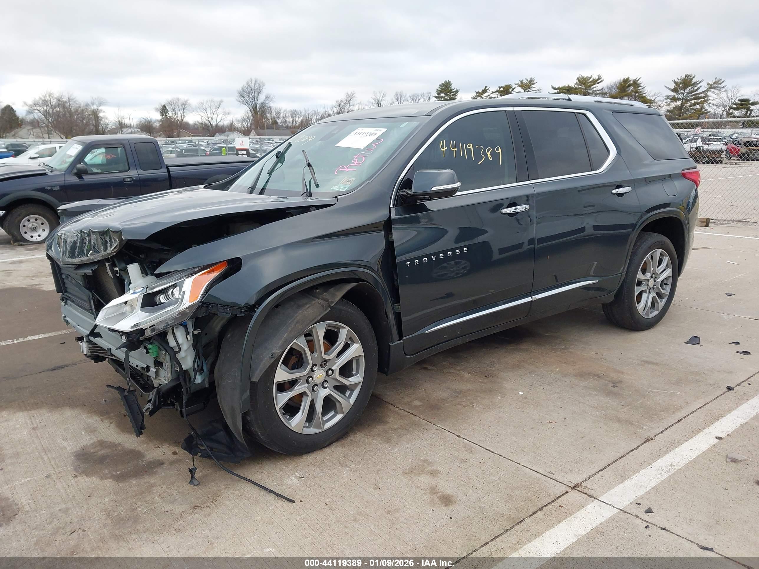 CHEVROLET TRAVERSE image 2