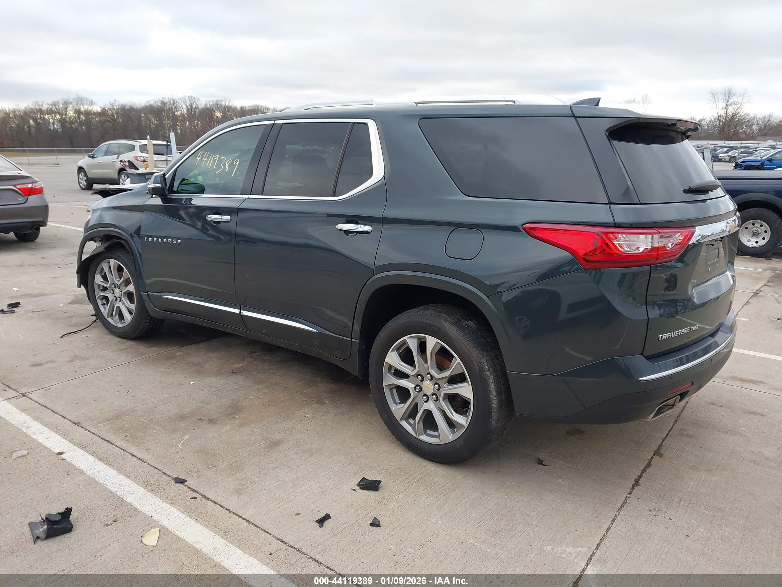 CHEVROLET TRAVERSE image 3