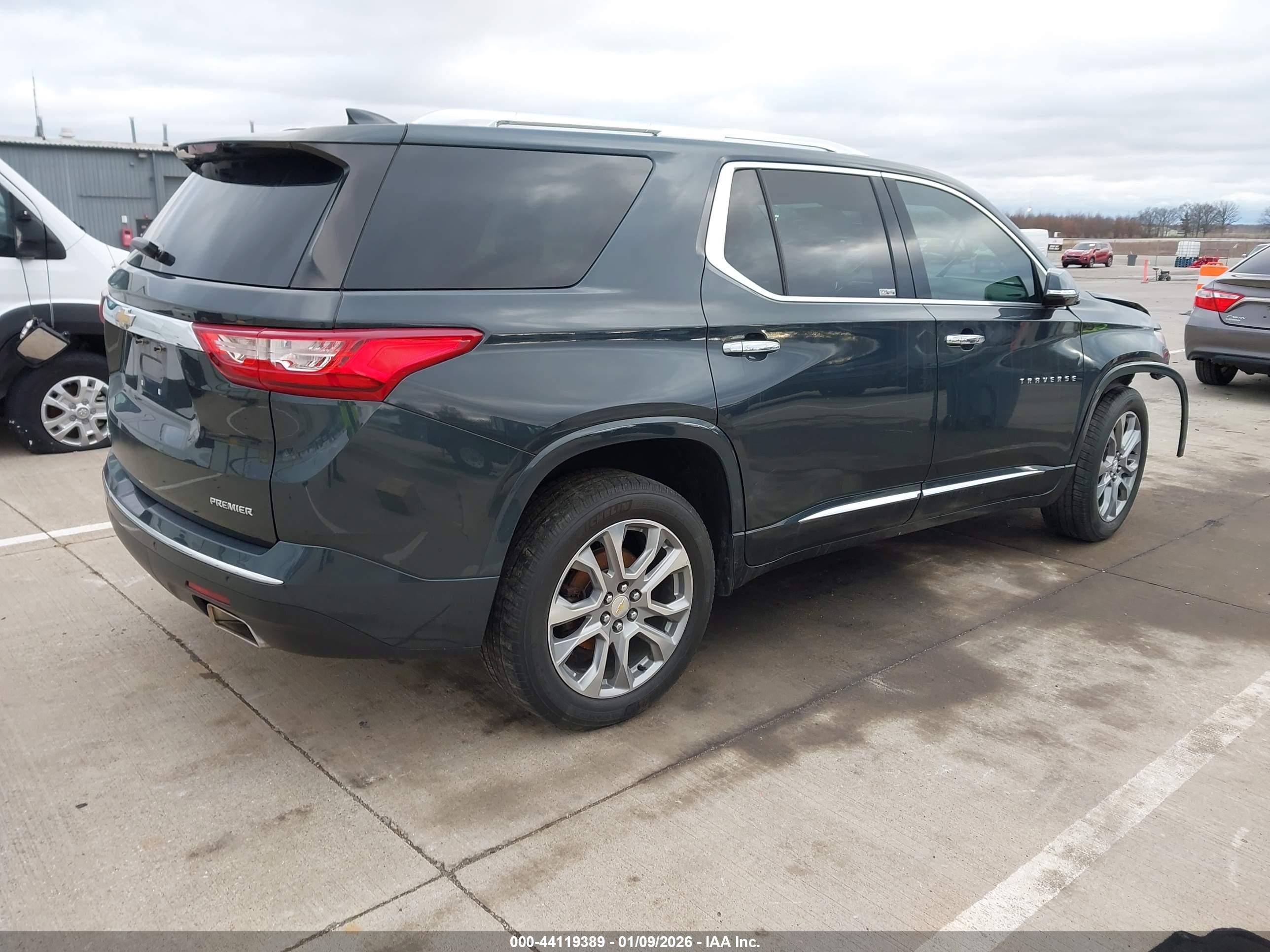 CHEVROLET TRAVERSE image 4