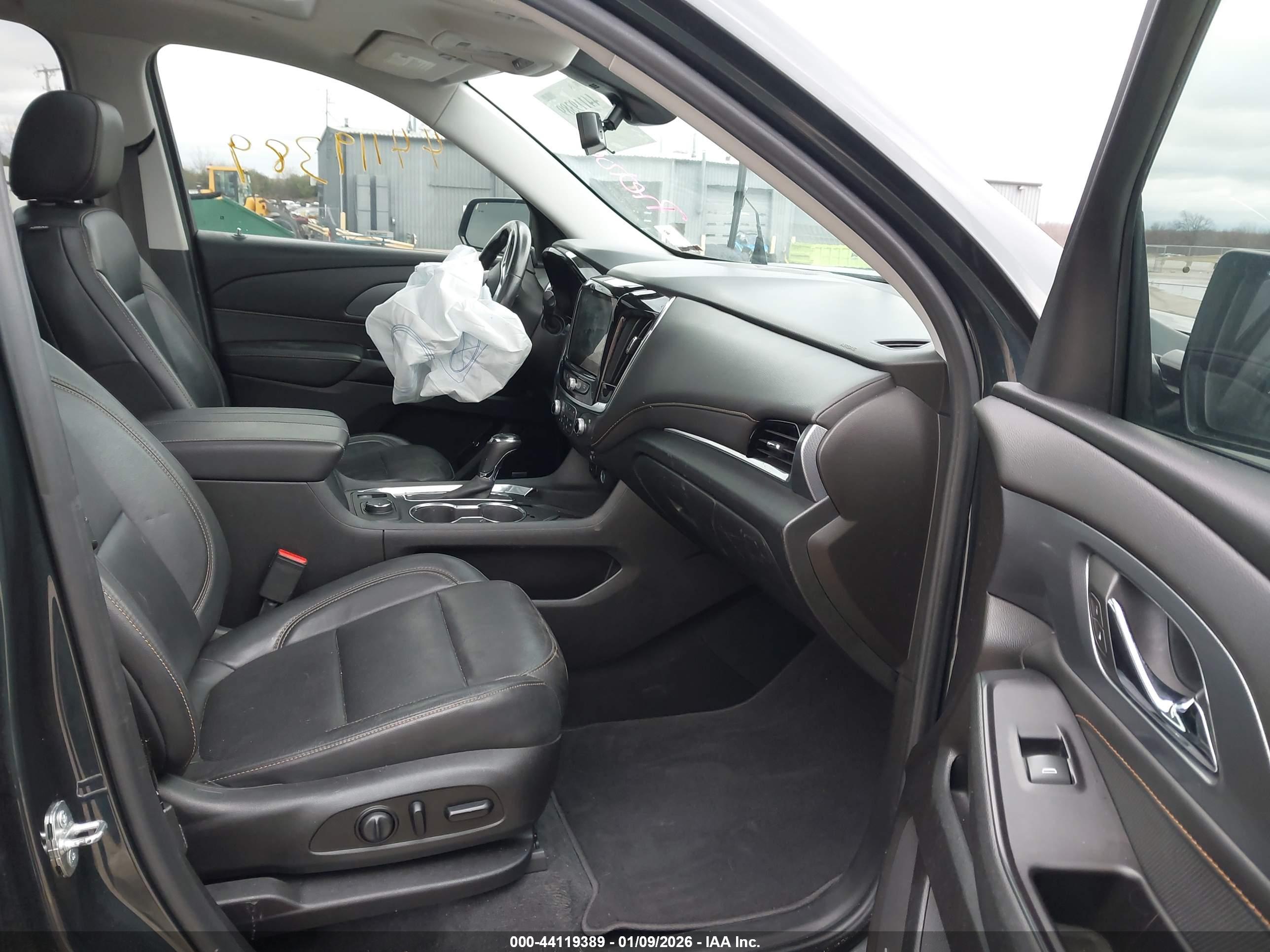 CHEVROLET TRAVERSE image 5