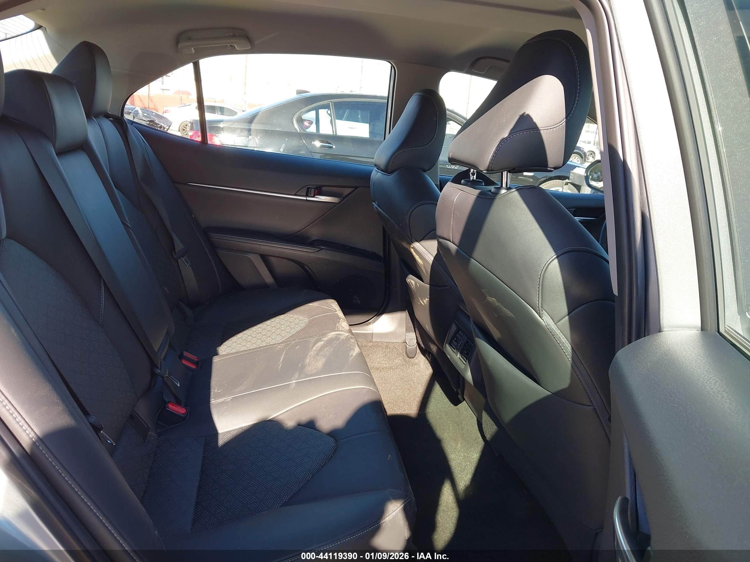 TOYOTA CAMRY image 8