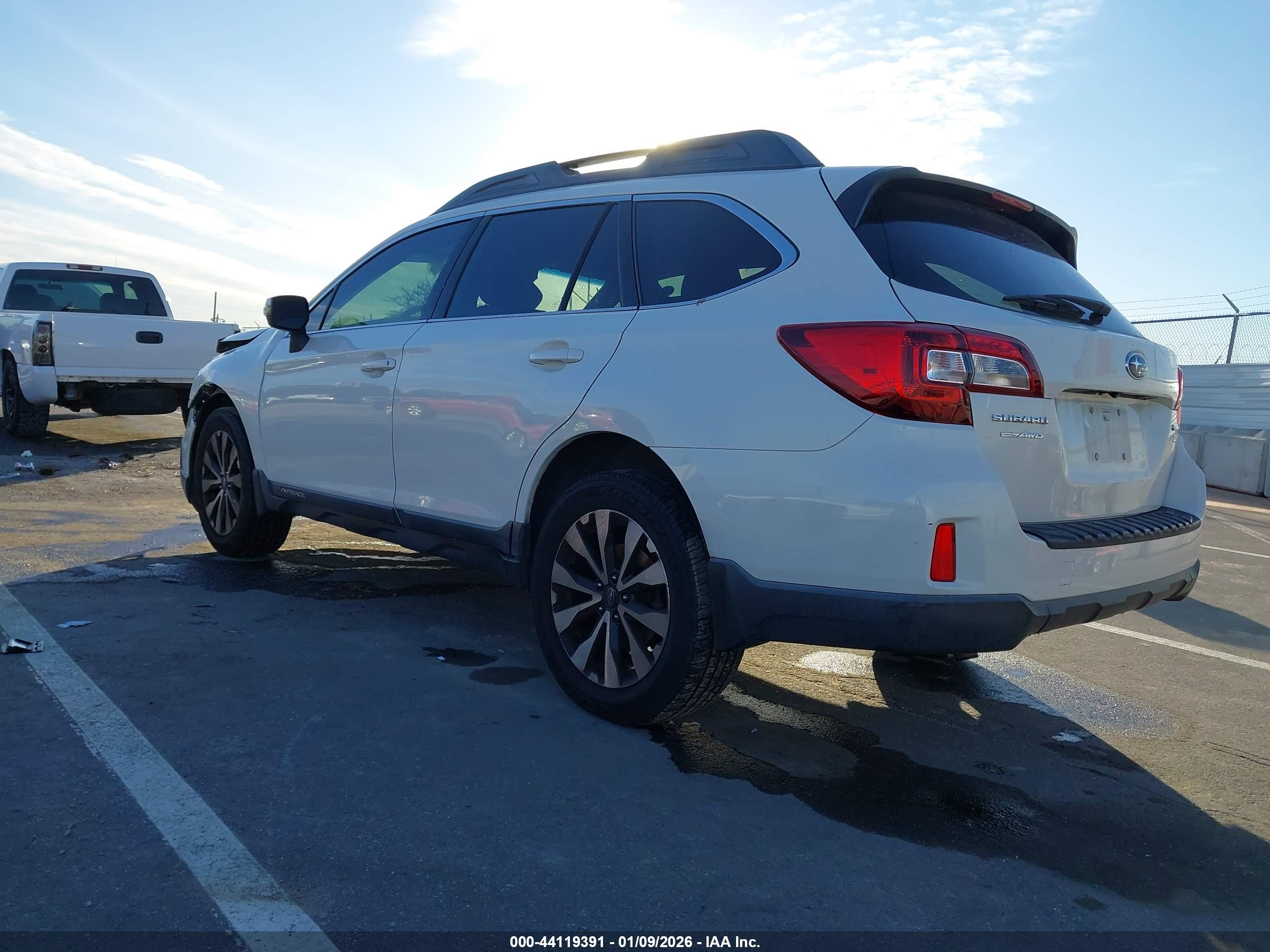 SUBARU OUTBACK image 3