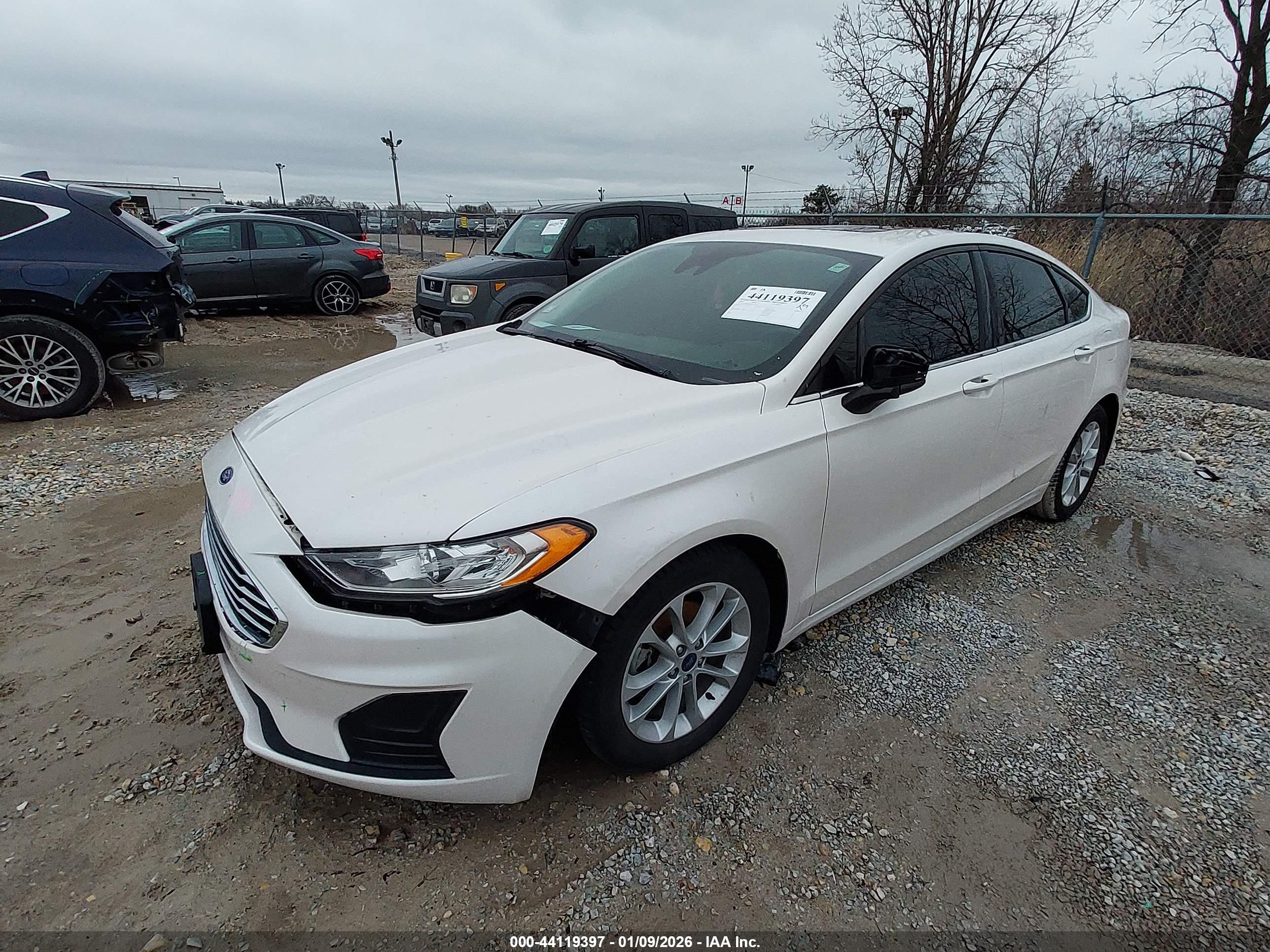 FORD FUSION image 2