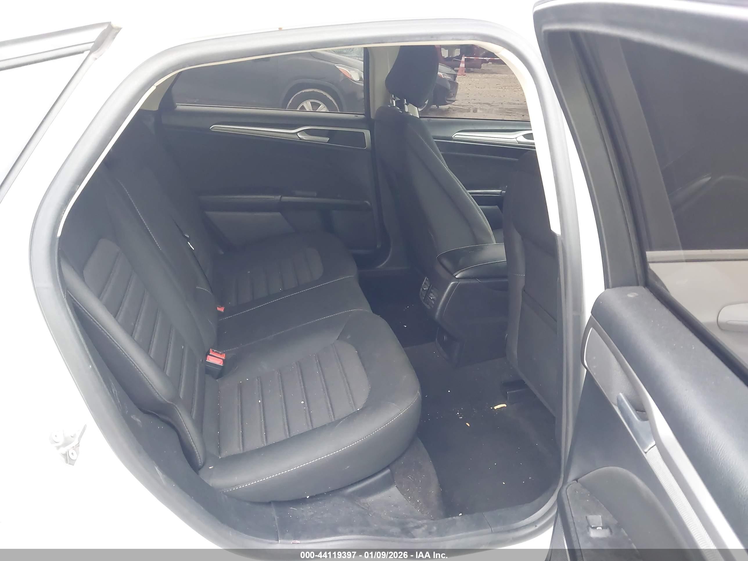 FORD FUSION image 8