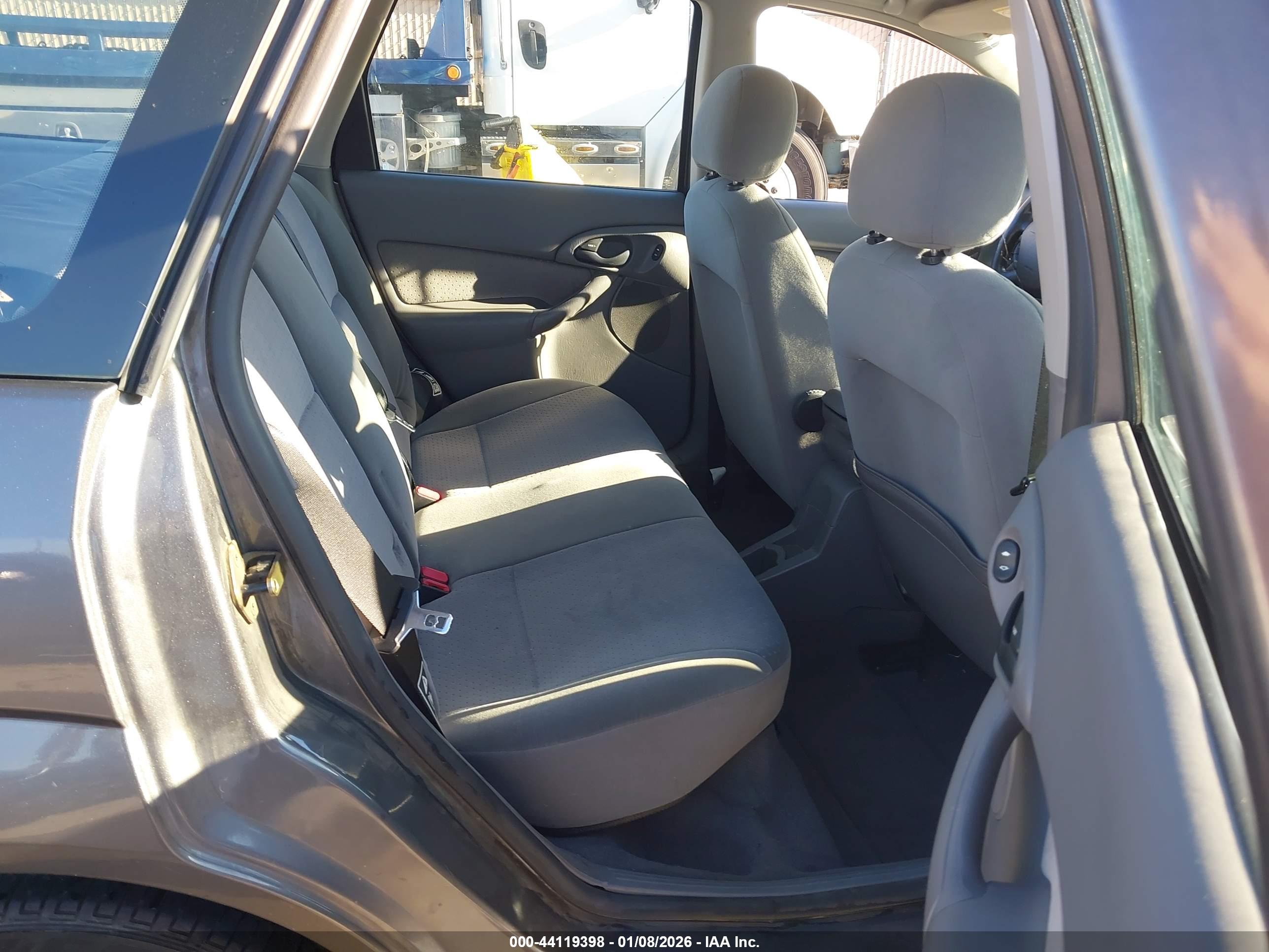 FORD FOCUS image 8