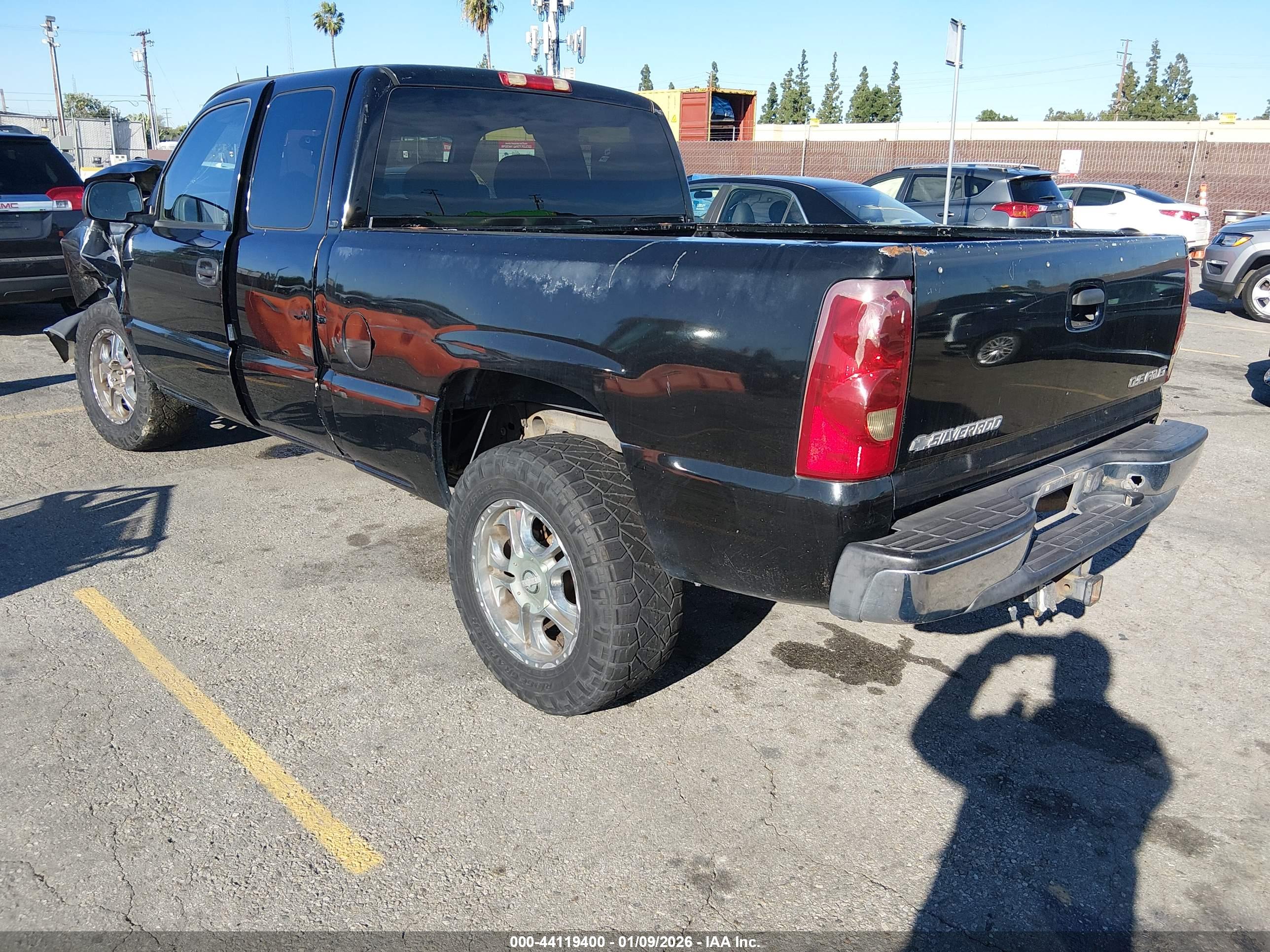 CHEVROLET SILVERADO image 3