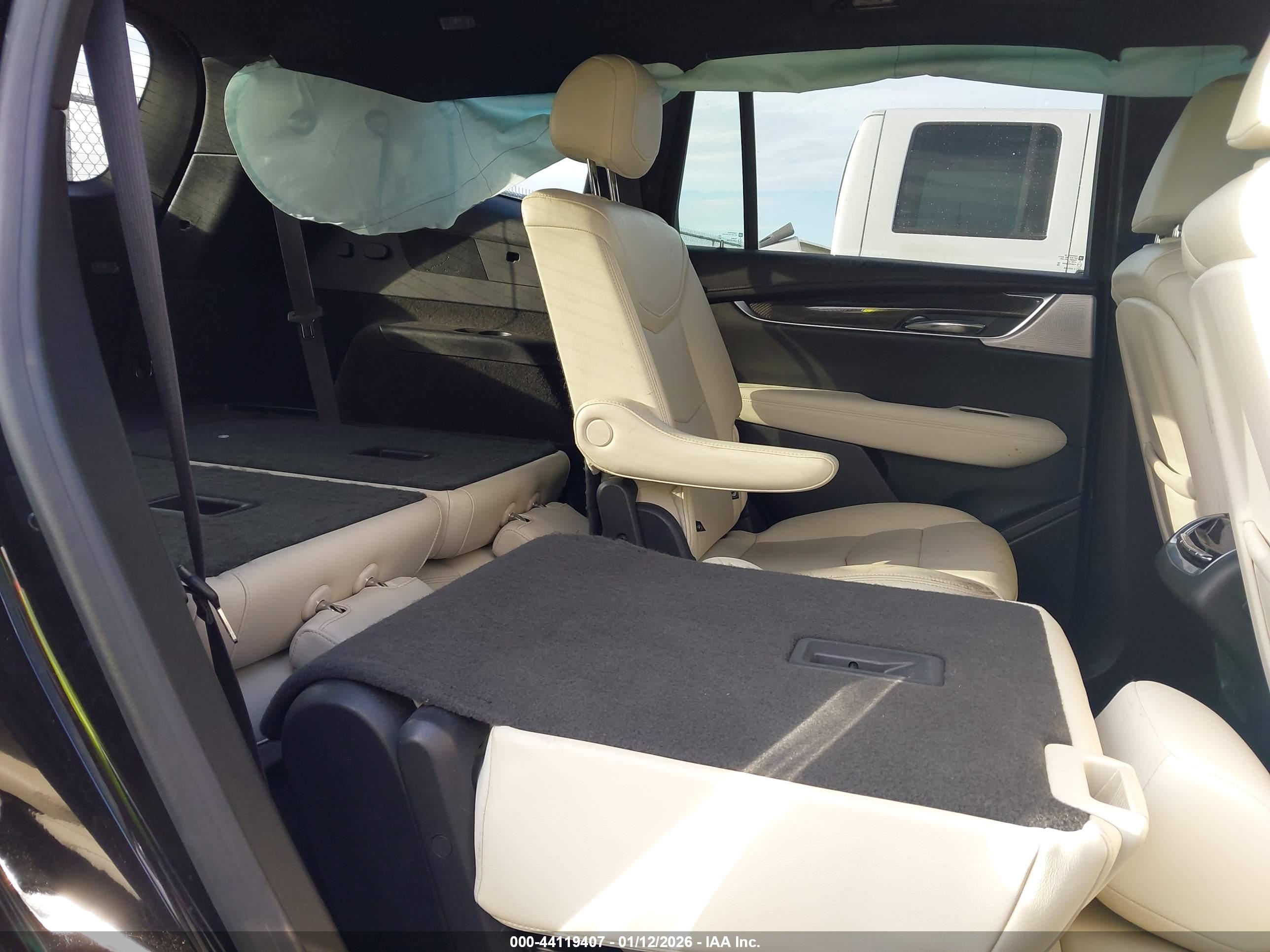 CADILLAC XT6 image 8