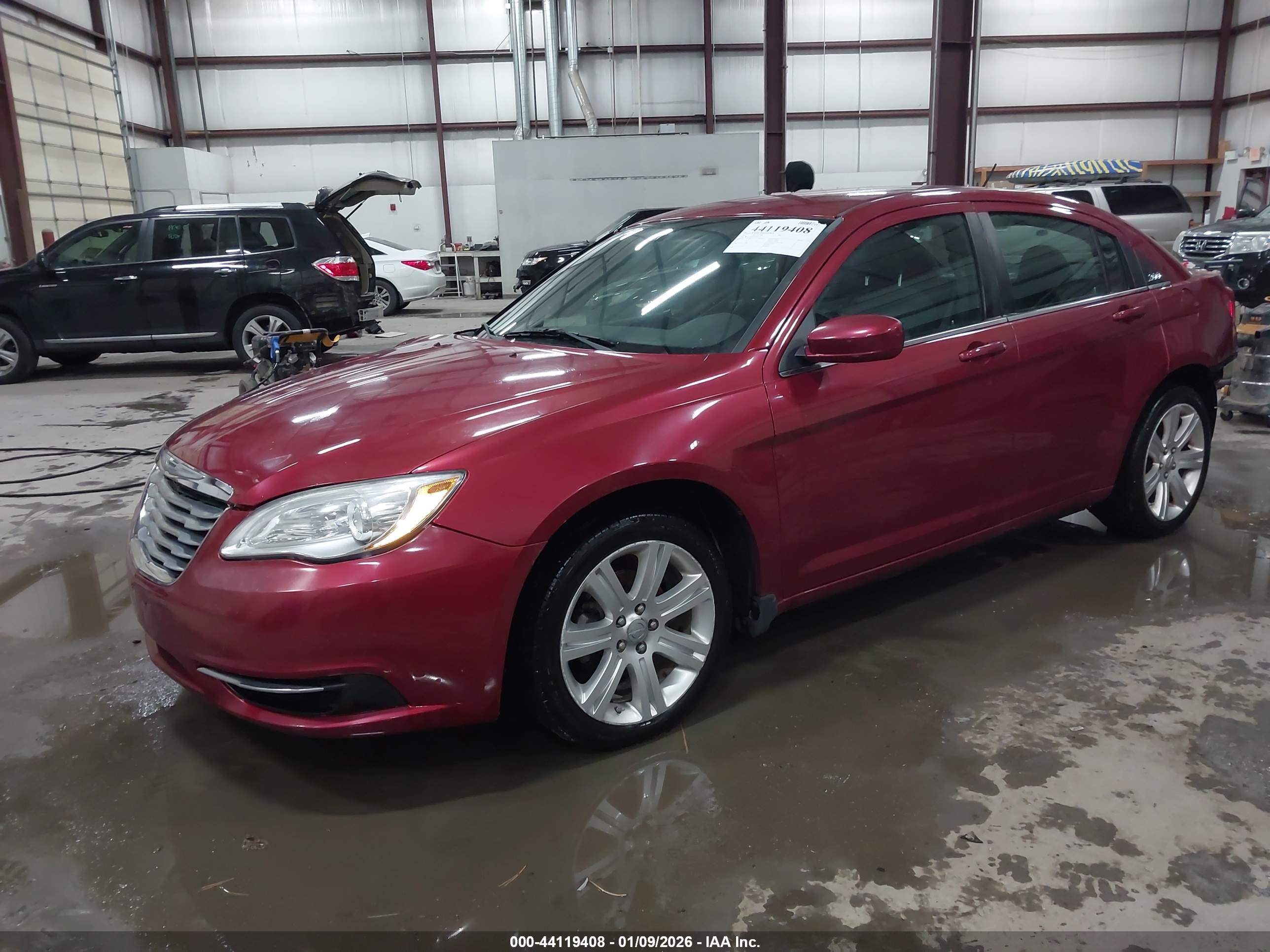 CHRYSLER 200 image 2
