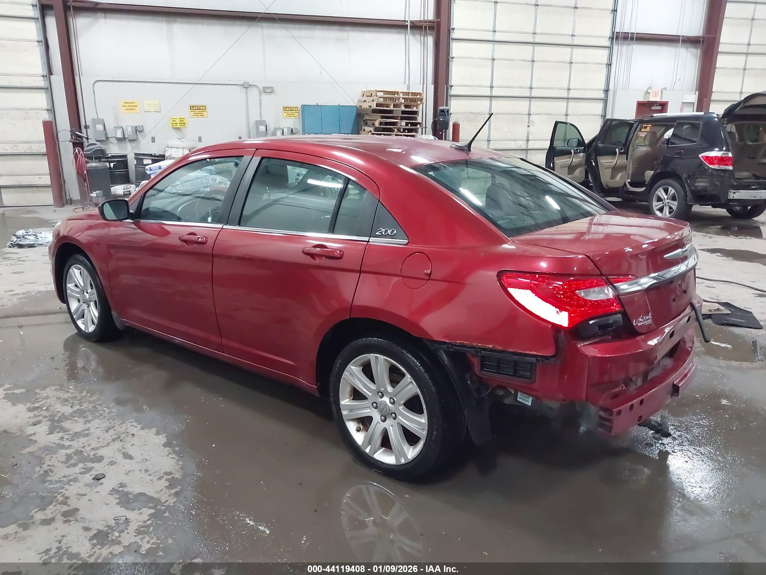 CHRYSLER 200 image 3