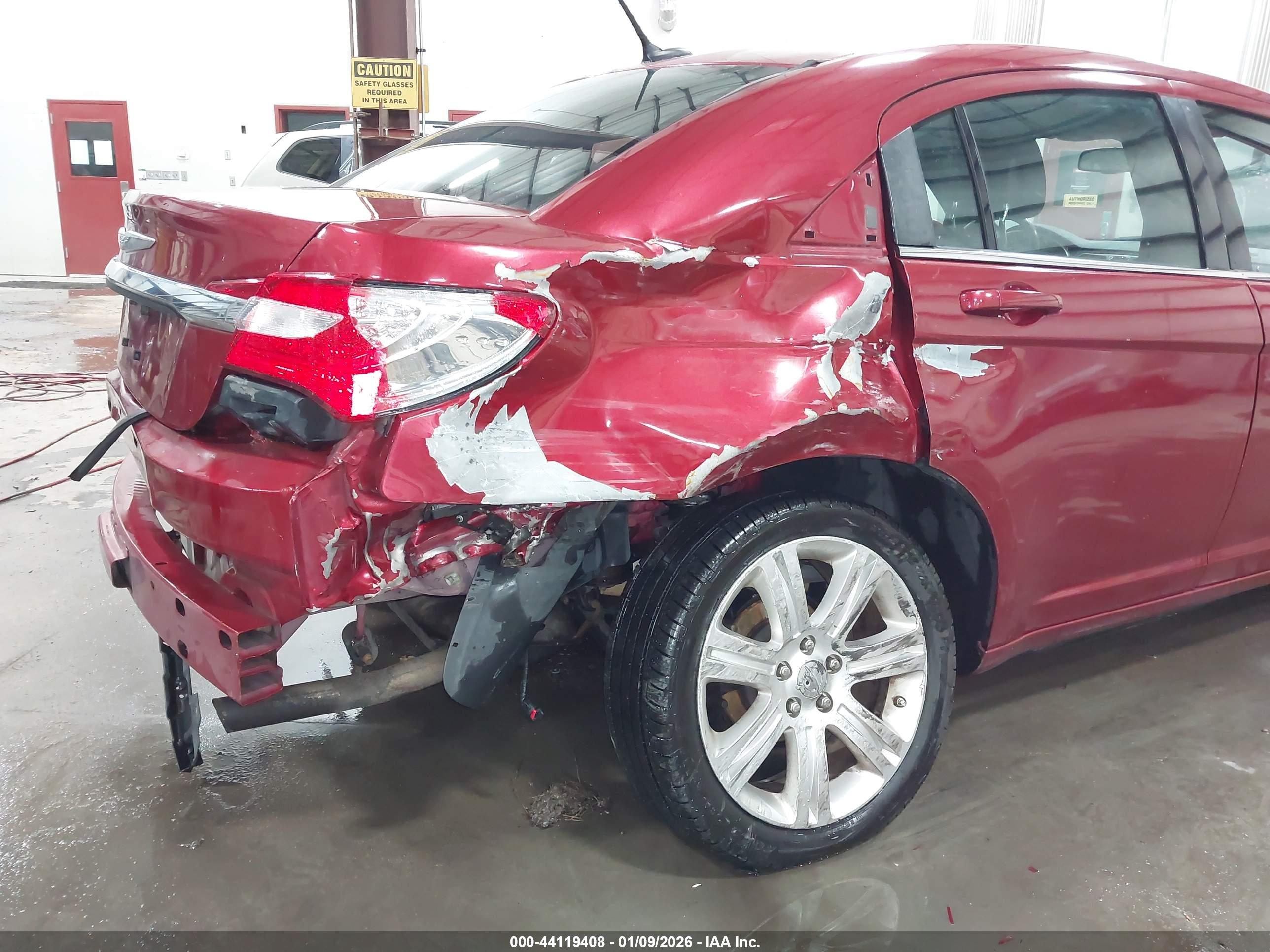 CHRYSLER 200 image 6