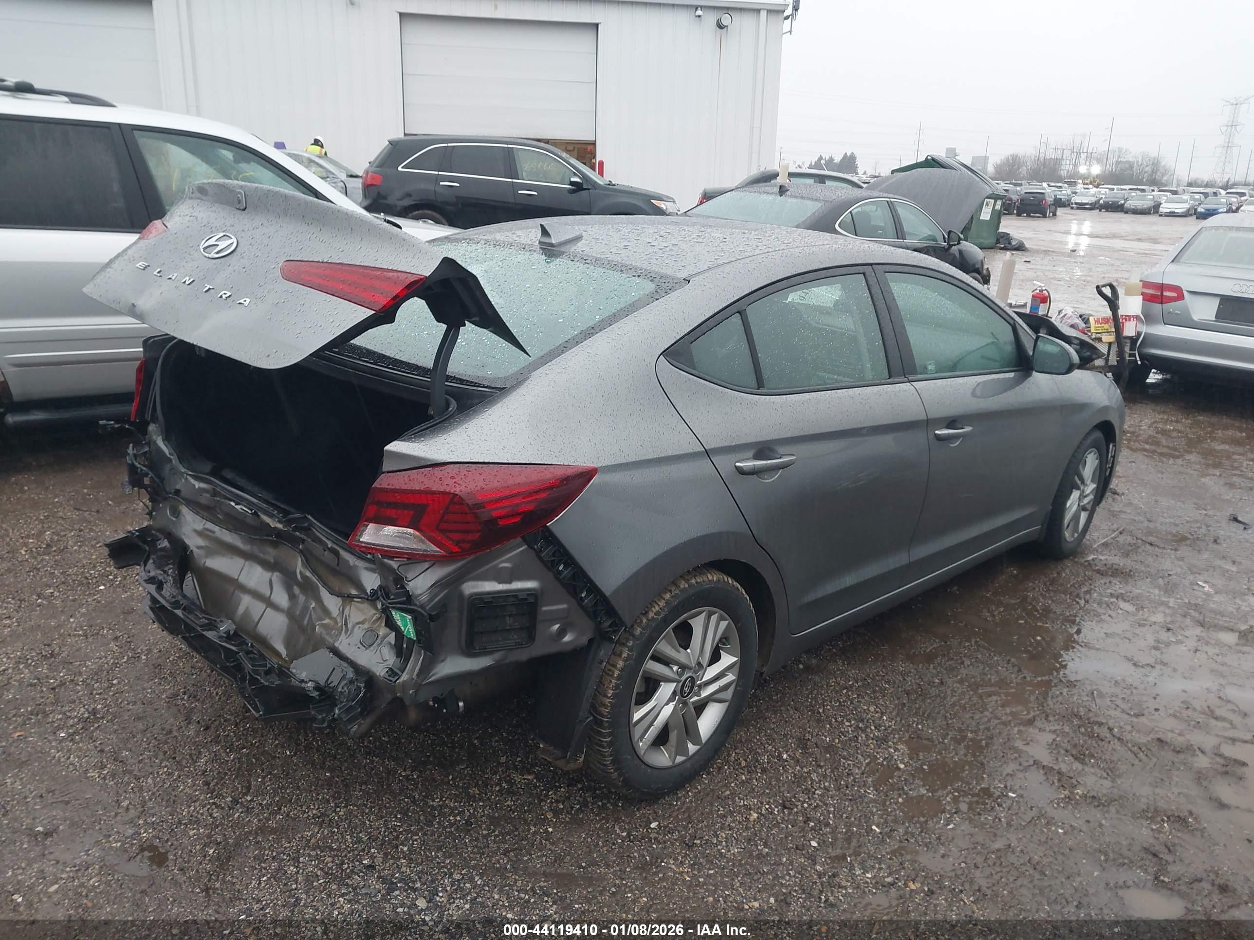 HYUNDAI ELANTRA image 4
