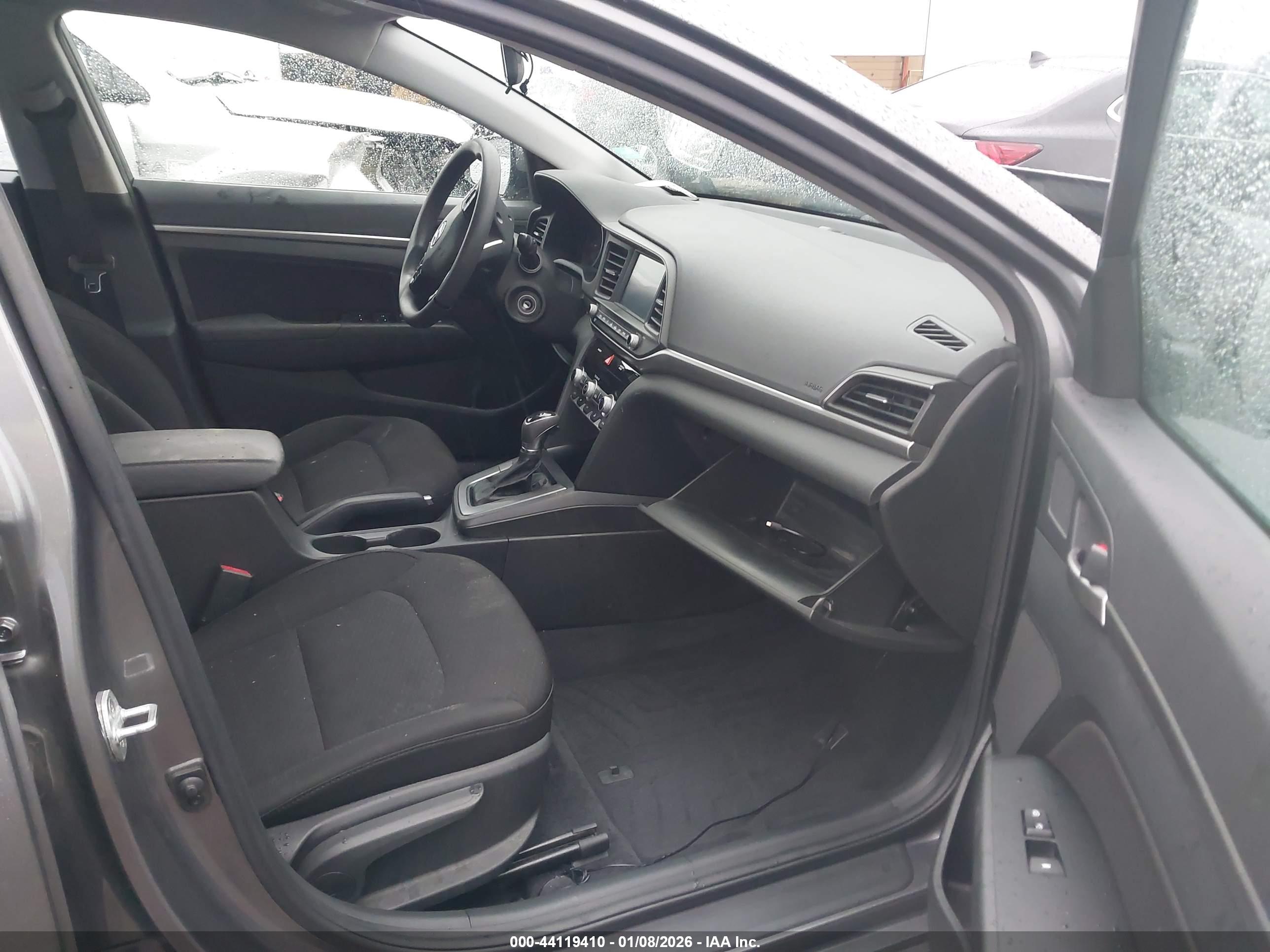 HYUNDAI ELANTRA image 5