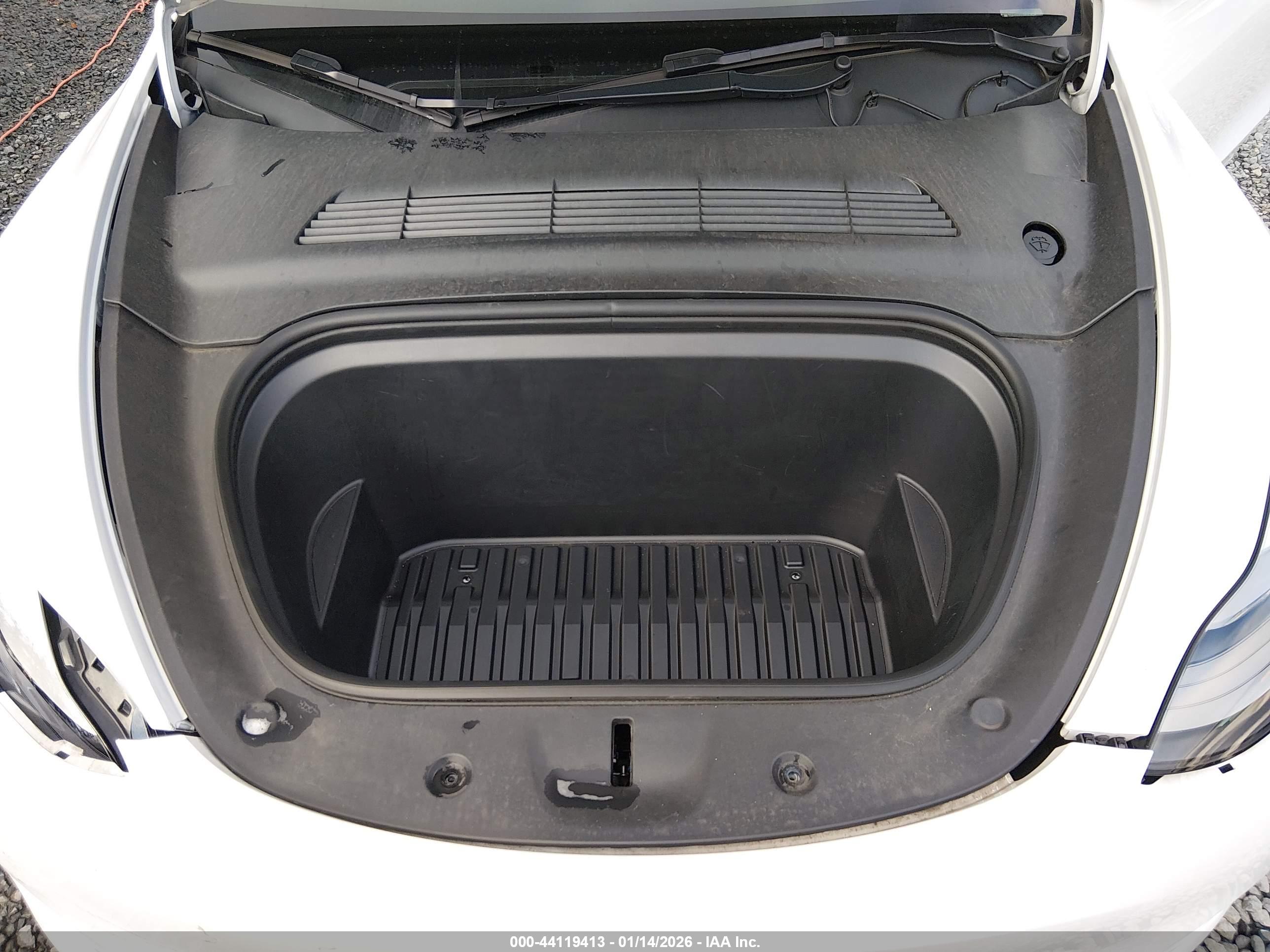 TESLA MODEL image 10
