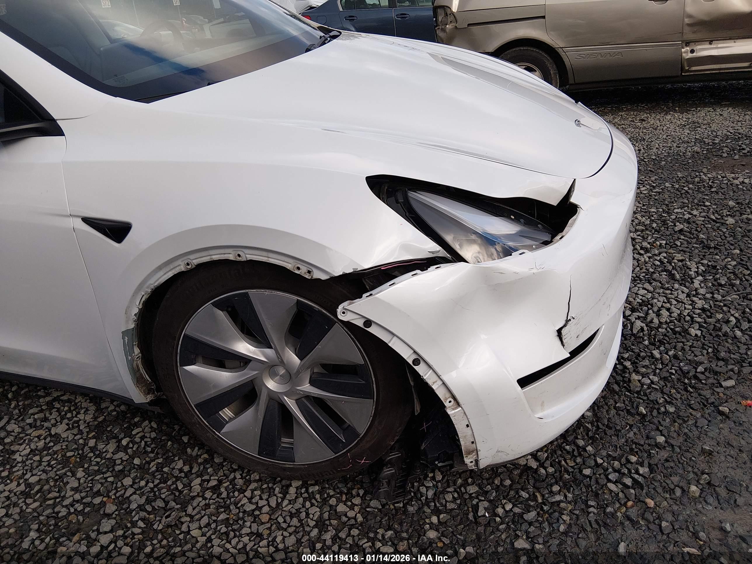 TESLA MODEL image 6