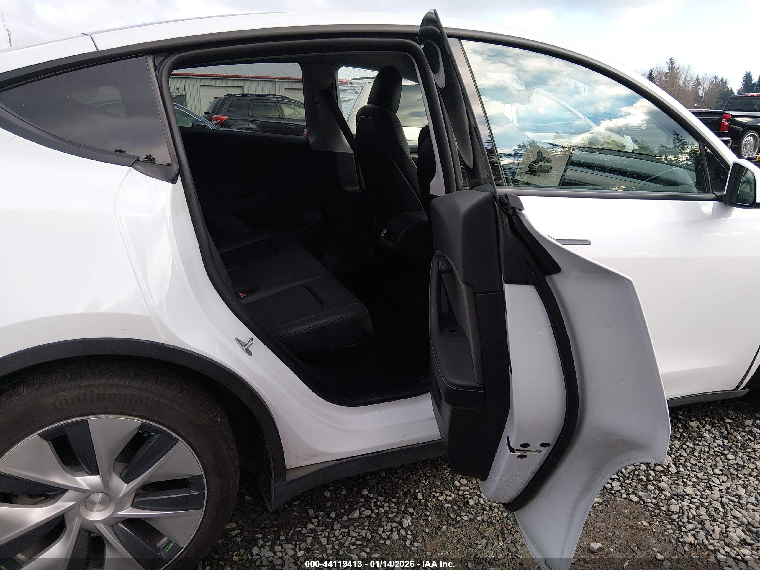 TESLA MODEL image 8
