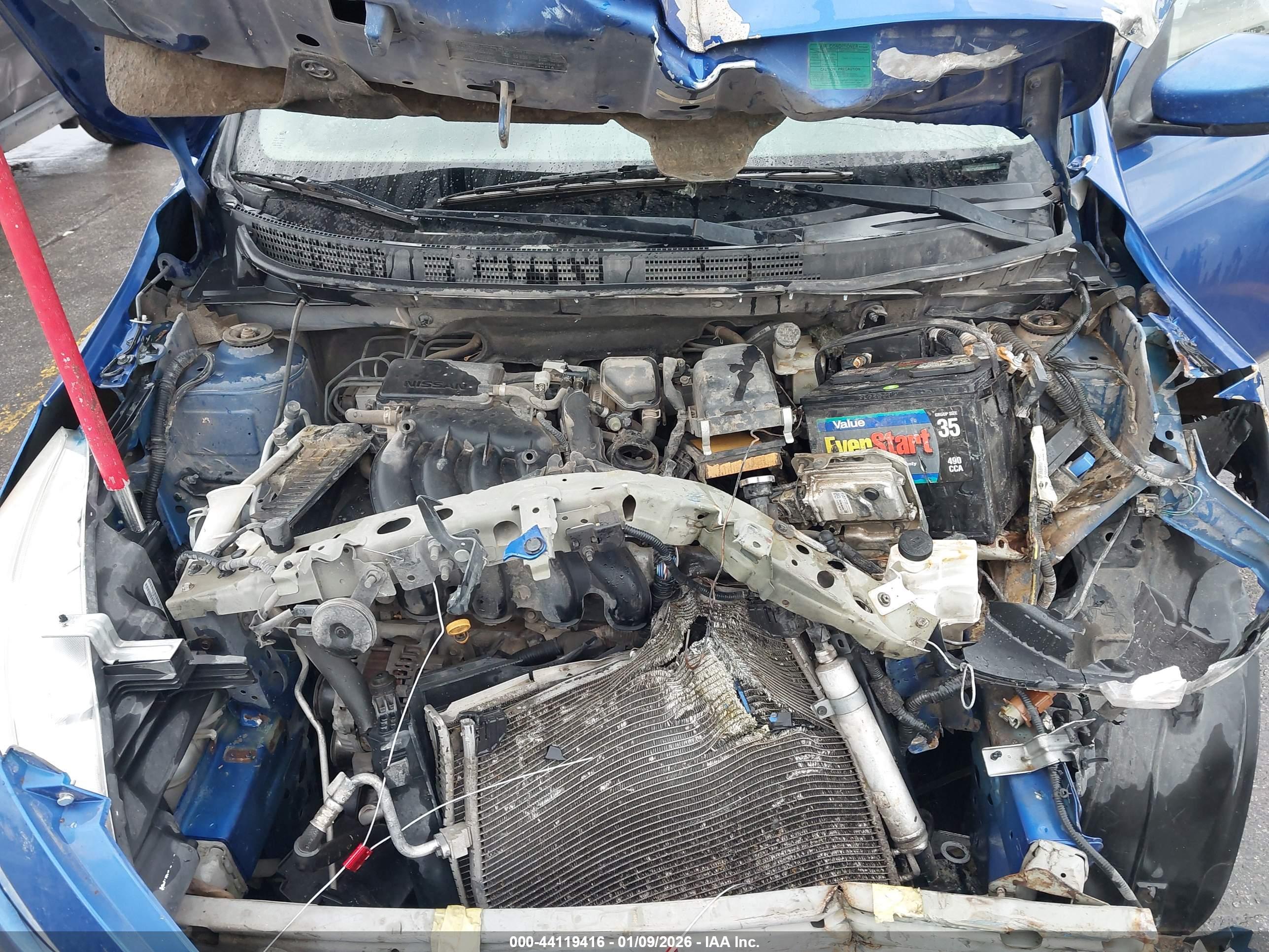 NISSAN VERSA image 10