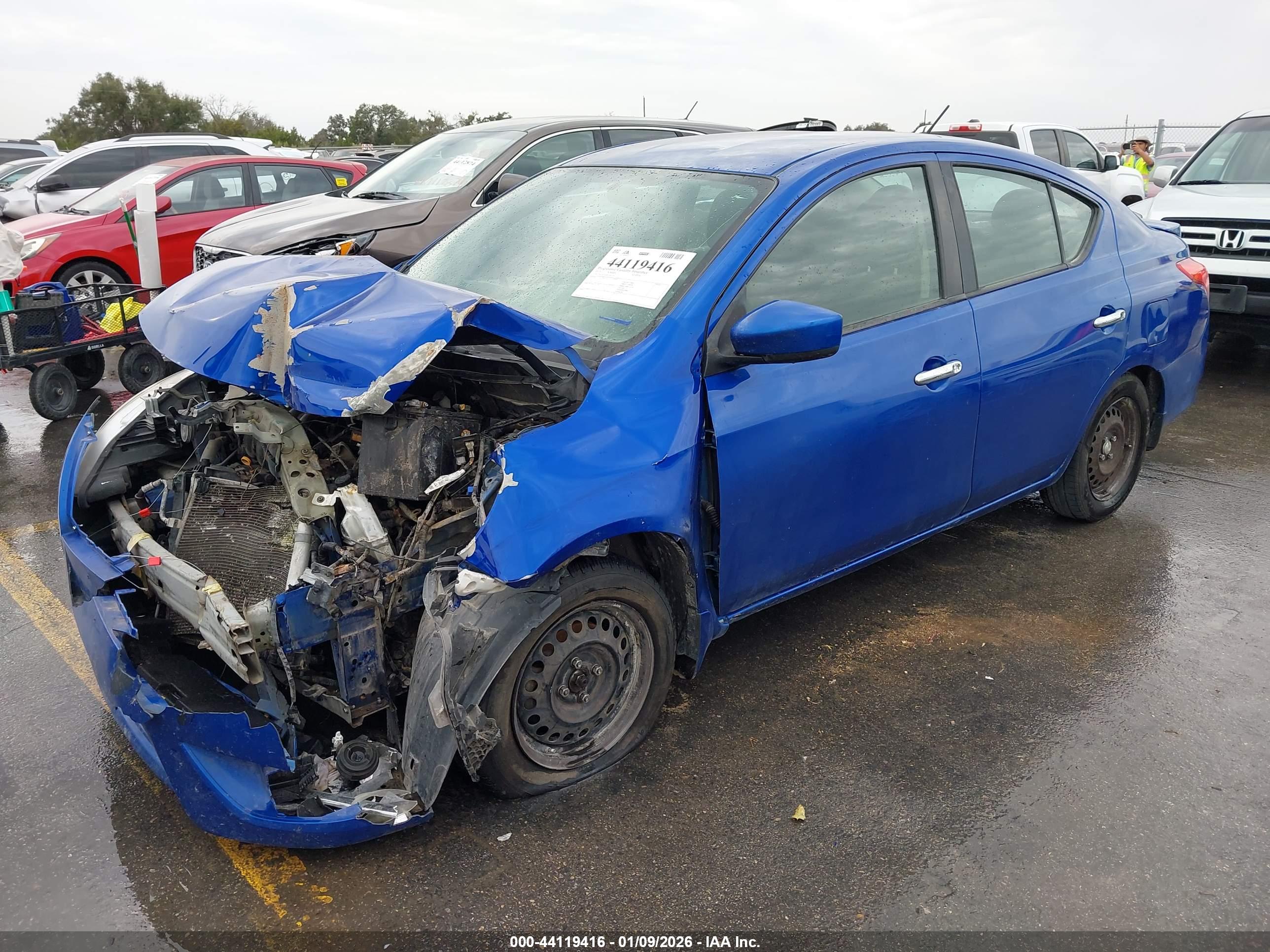 NISSAN VERSA image 2