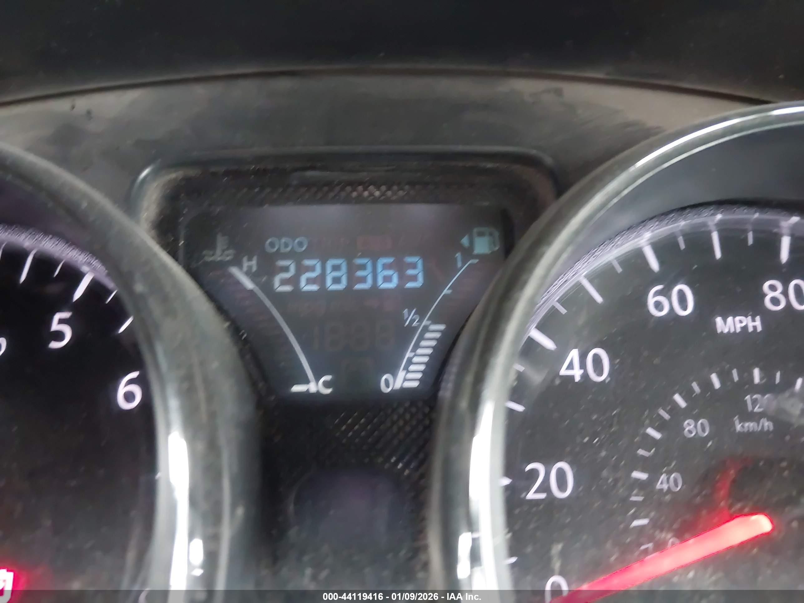NISSAN VERSA image 7