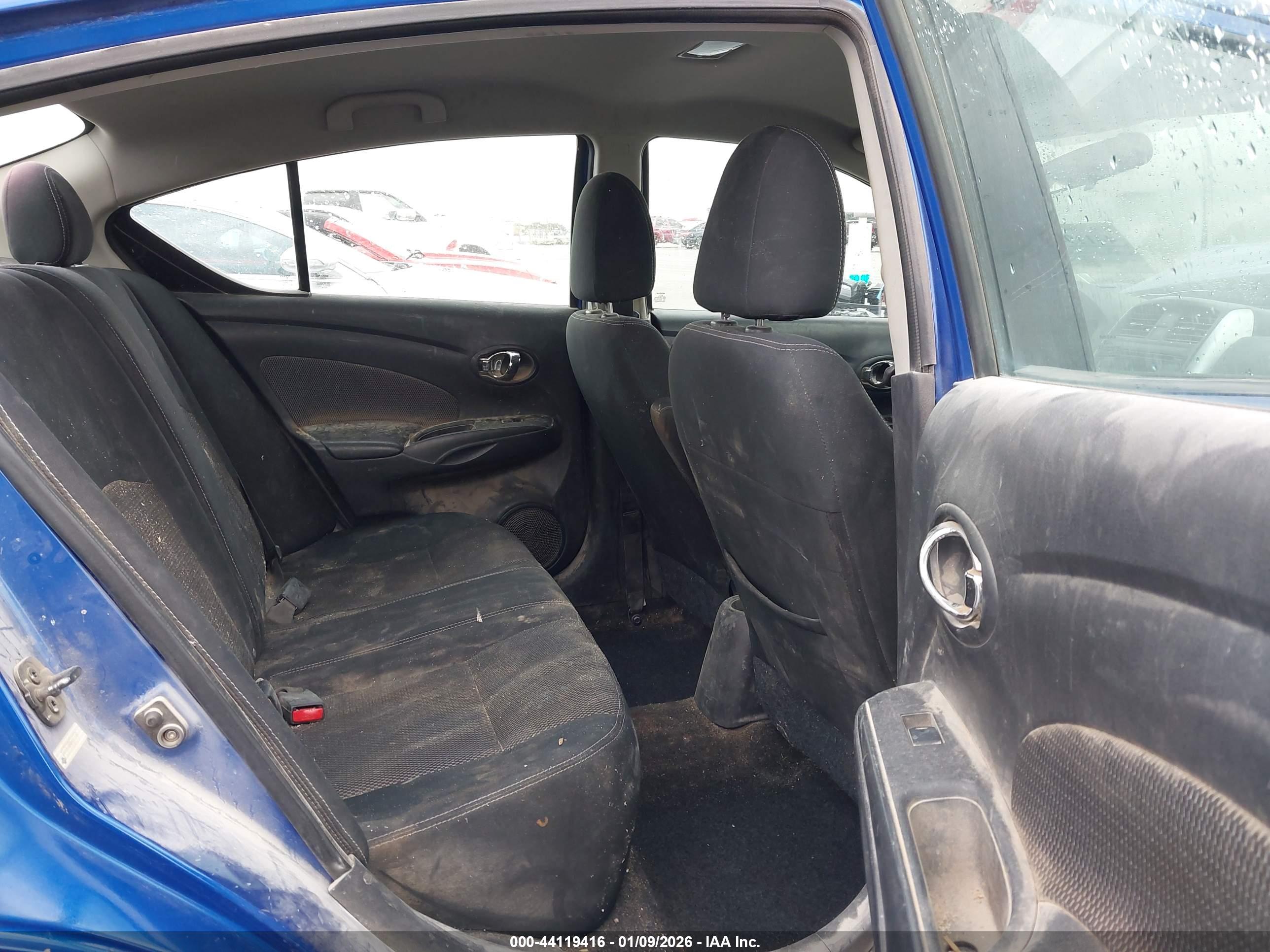 NISSAN VERSA image 8