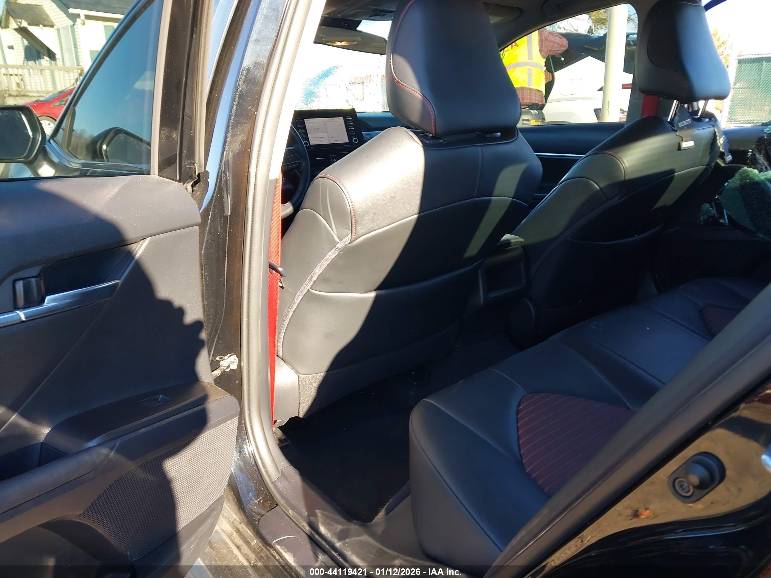 TOYOTA CAMRY image 8