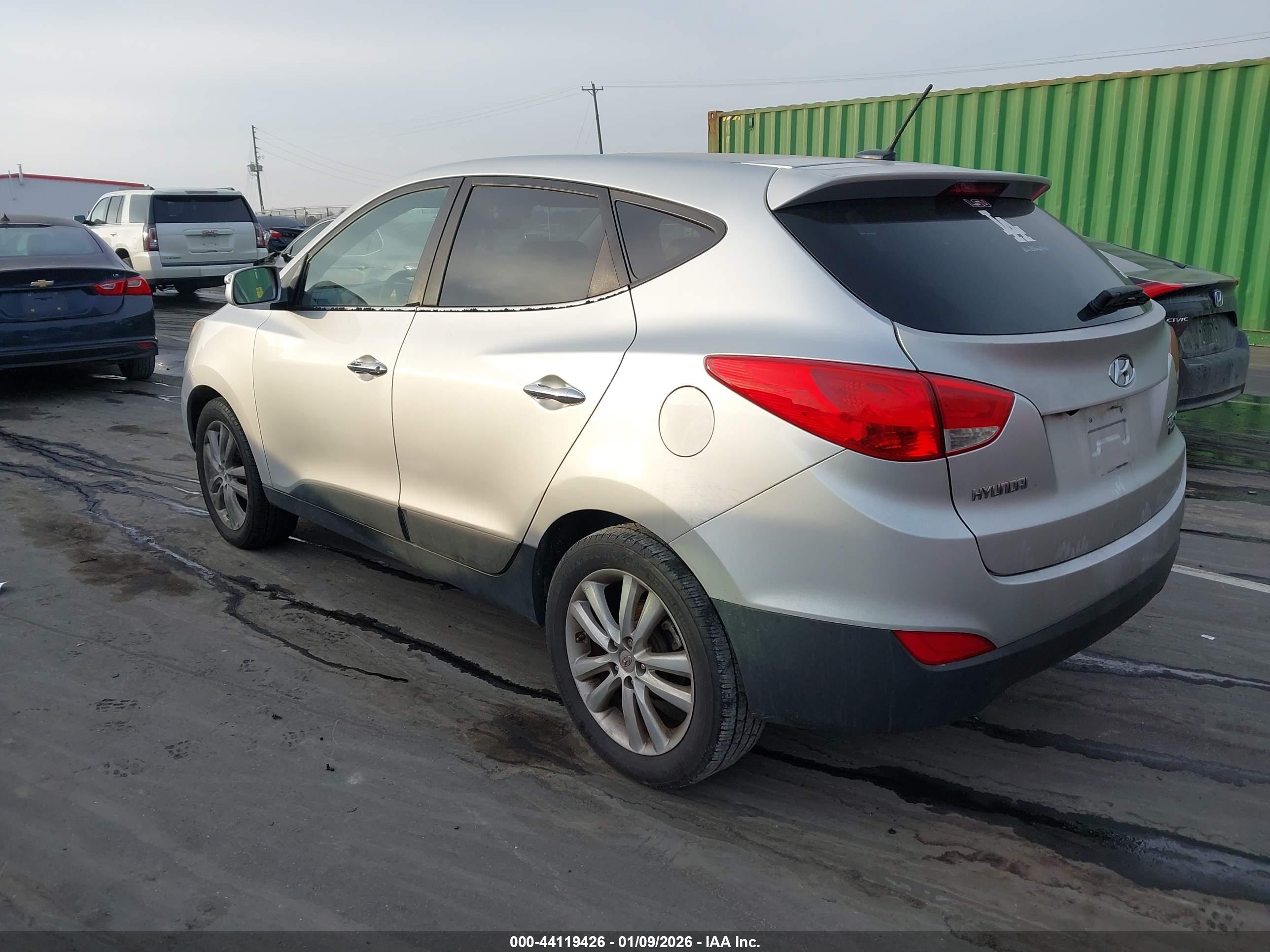 HYUNDAI TUCSON image 3