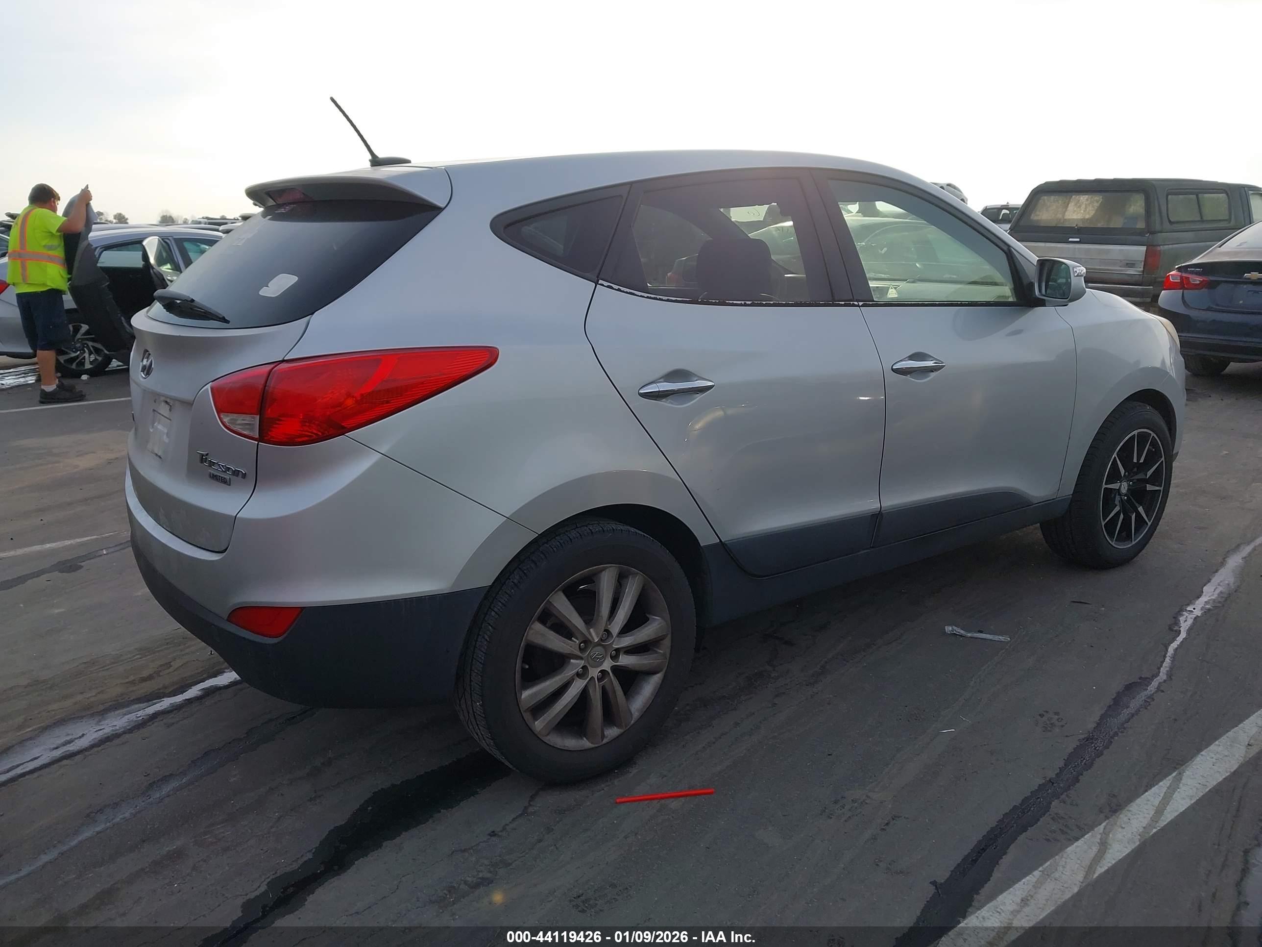 HYUNDAI TUCSON image 4