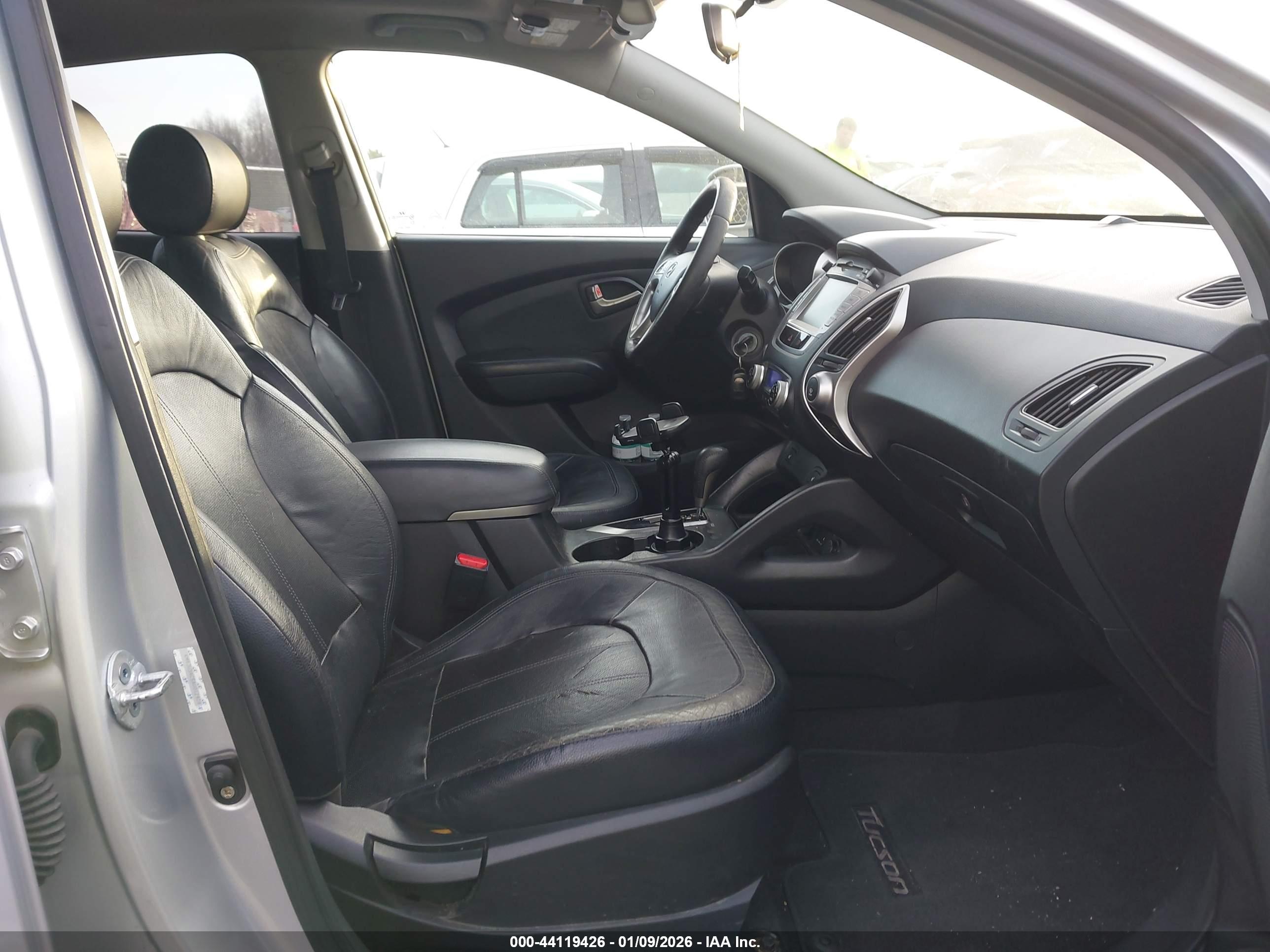 HYUNDAI TUCSON image 5