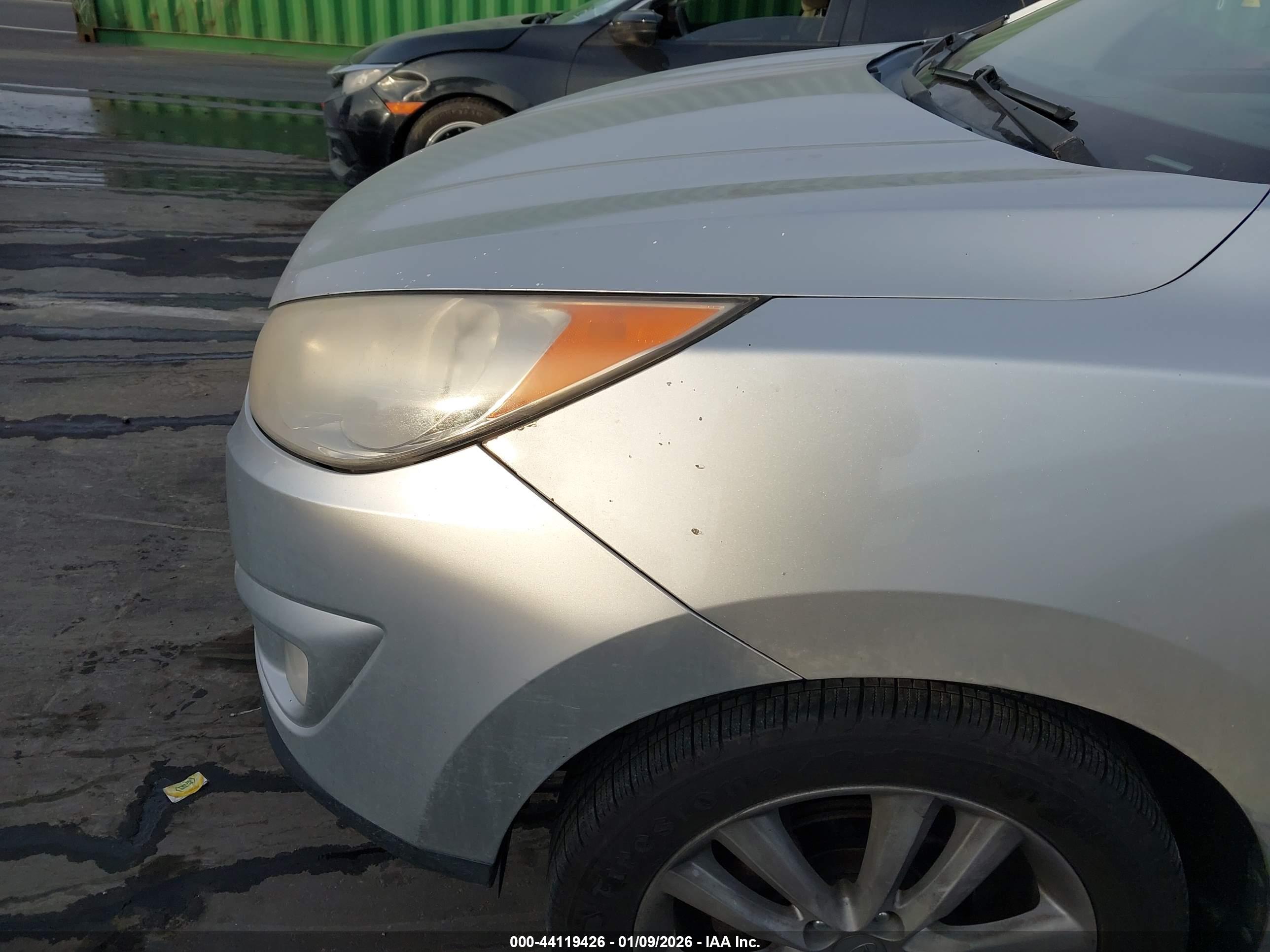 HYUNDAI TUCSON image 6