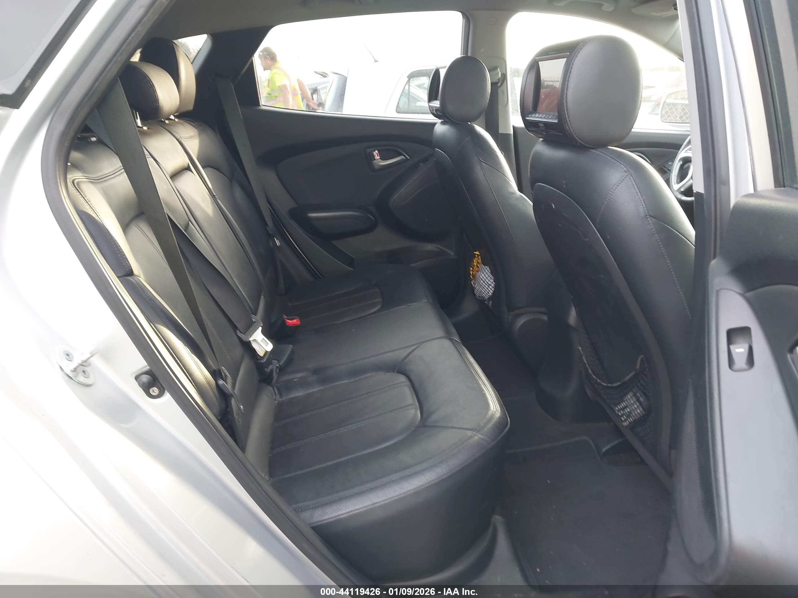 HYUNDAI TUCSON image 8