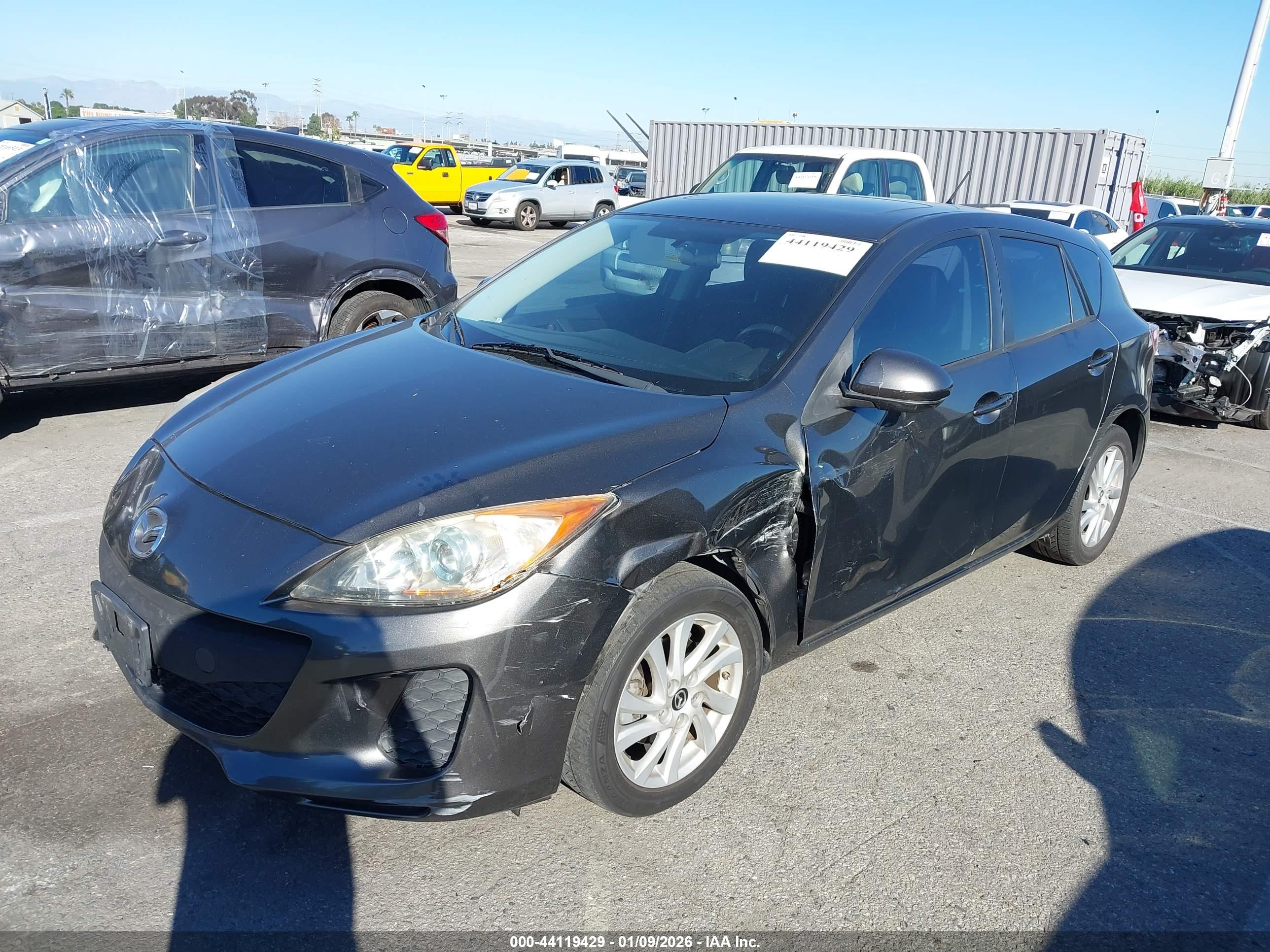 MAZDA MAZDA3 image 2