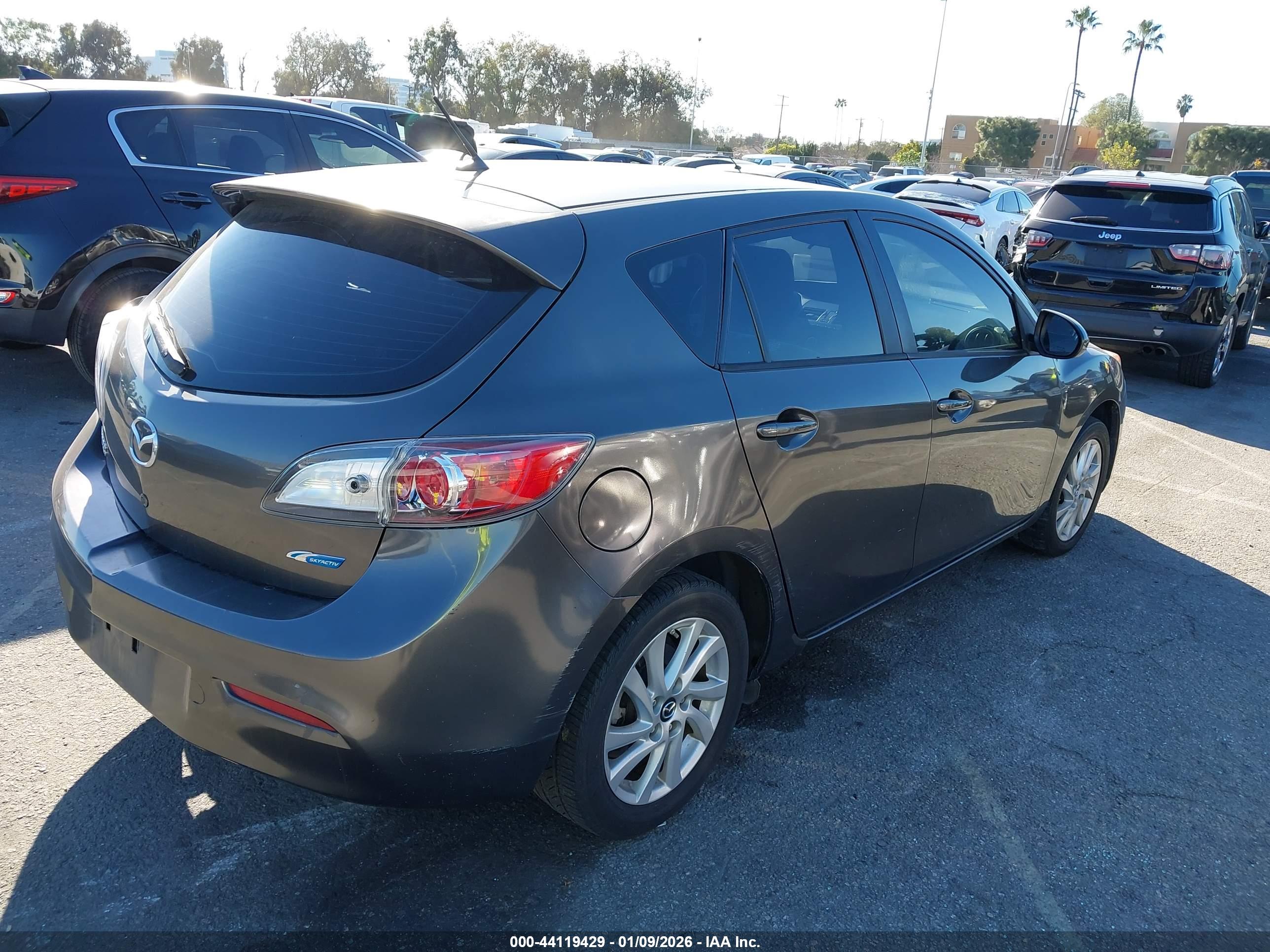 MAZDA MAZDA3 image 4
