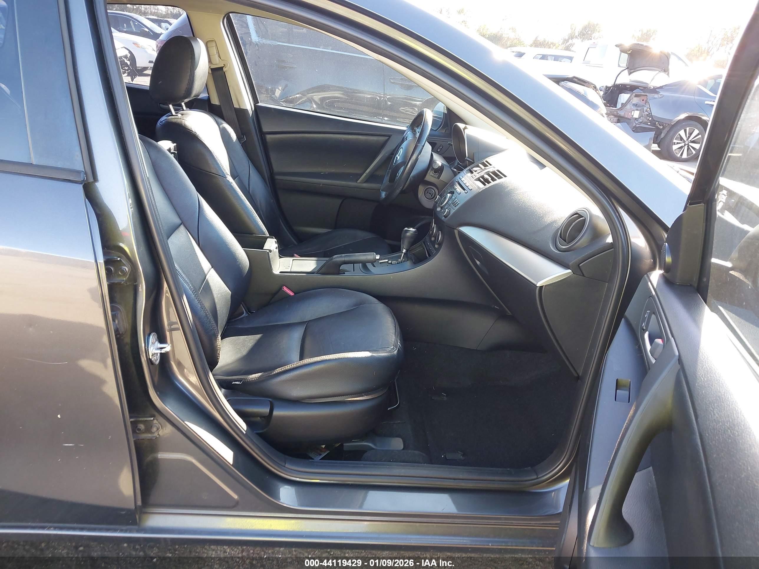 MAZDA MAZDA3 image 5