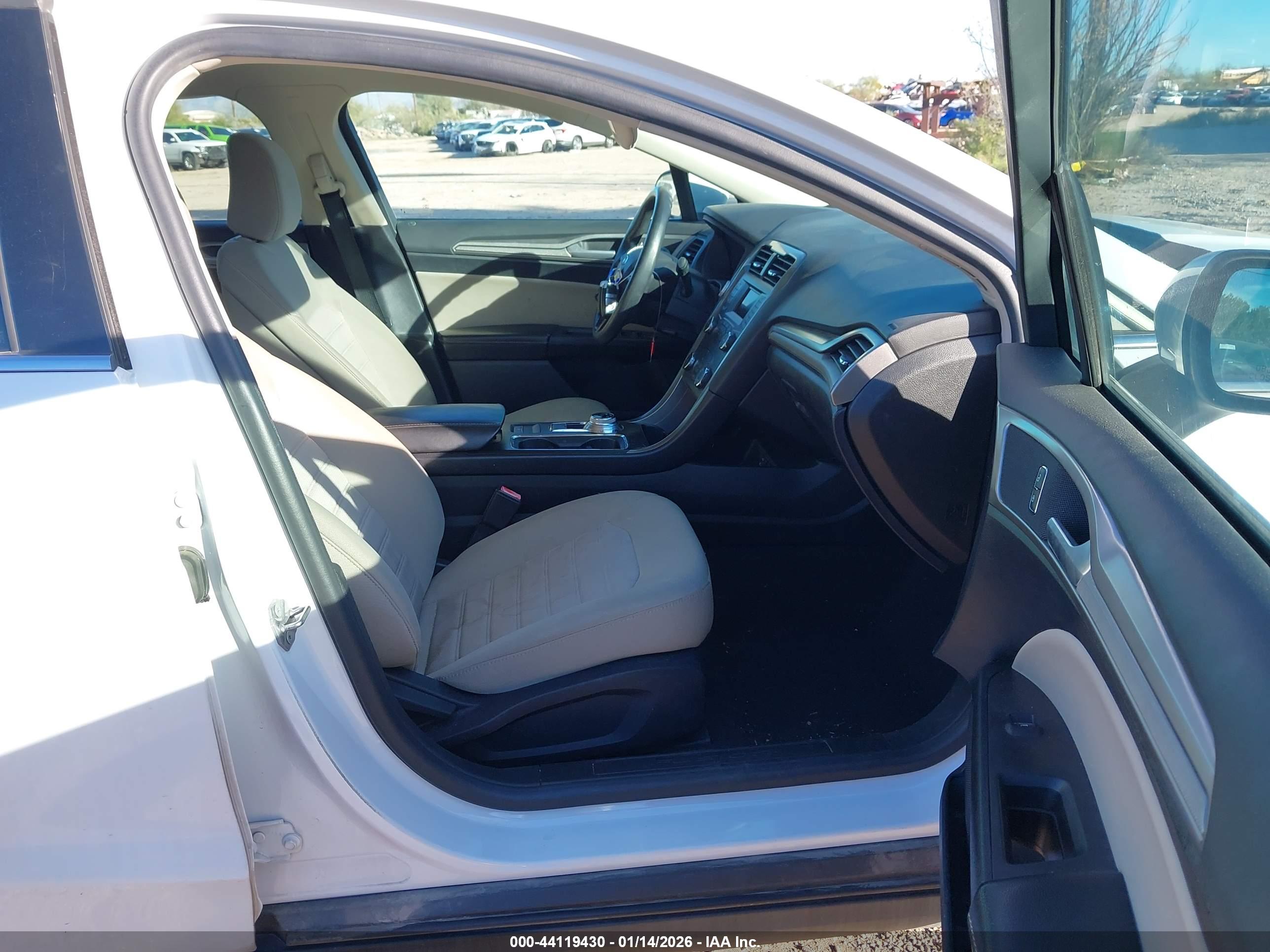FORD FUSION image 5