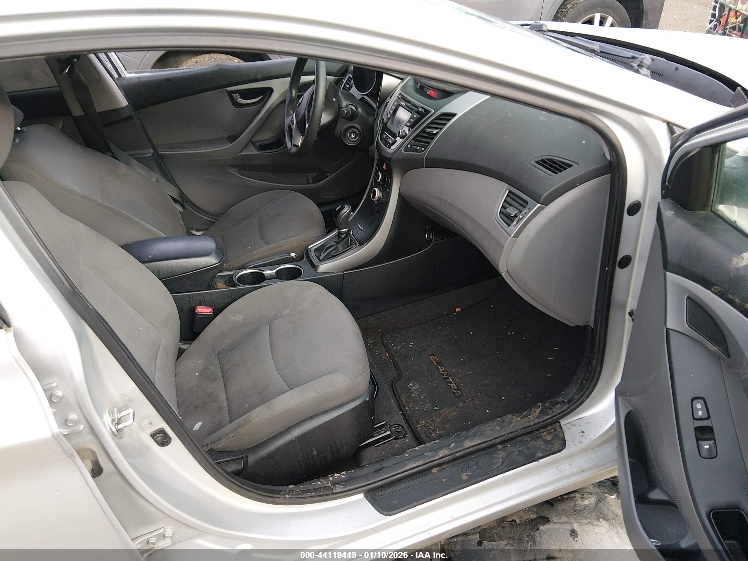 HYUNDAI ELANTRA image 5