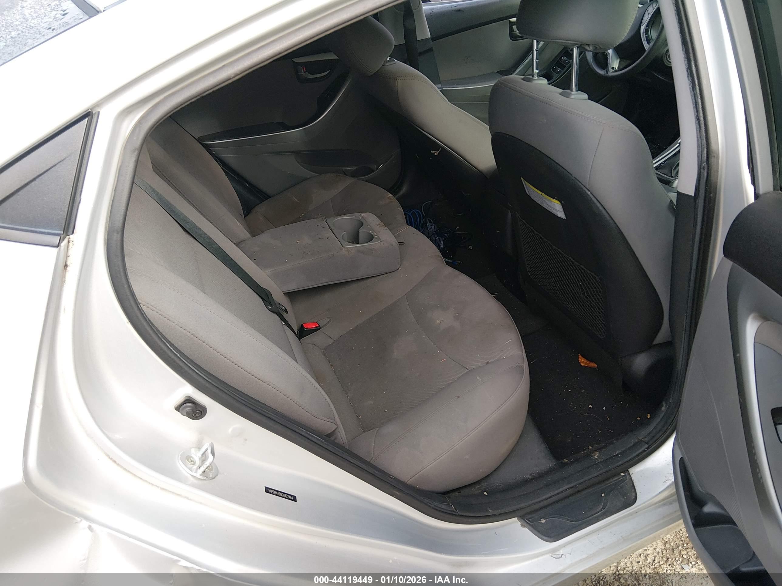 HYUNDAI ELANTRA image 8