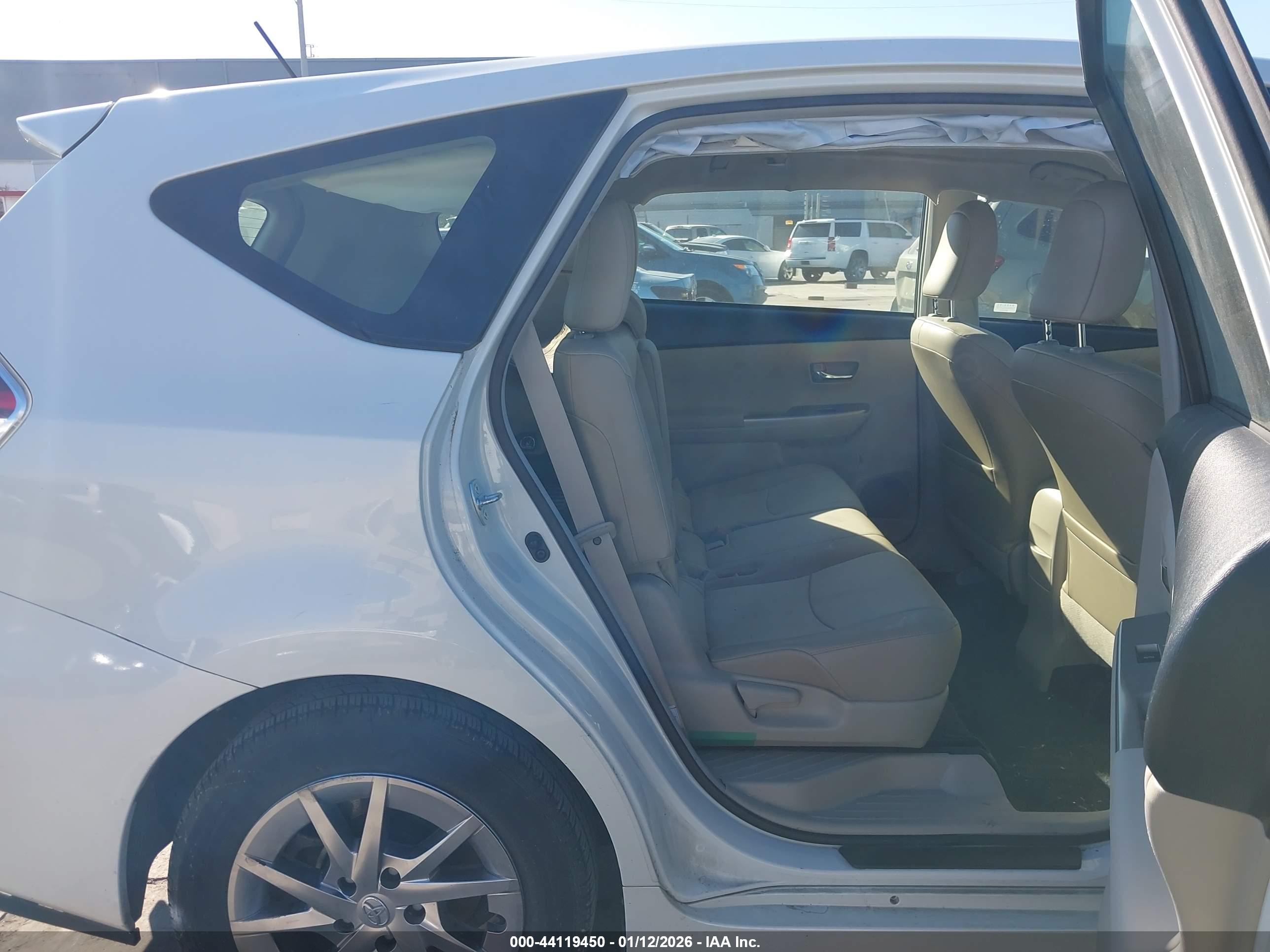 TOYOTA PRIUS image 8